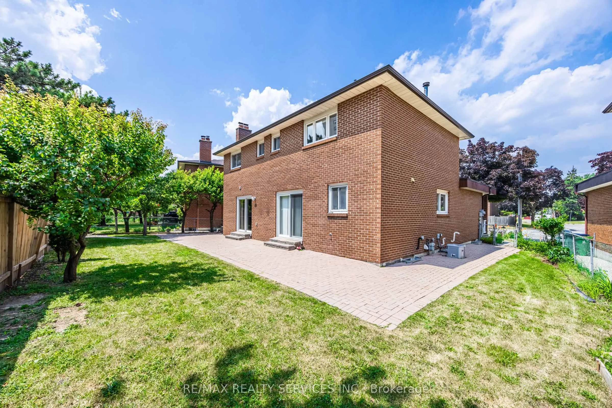 9 Garview Court