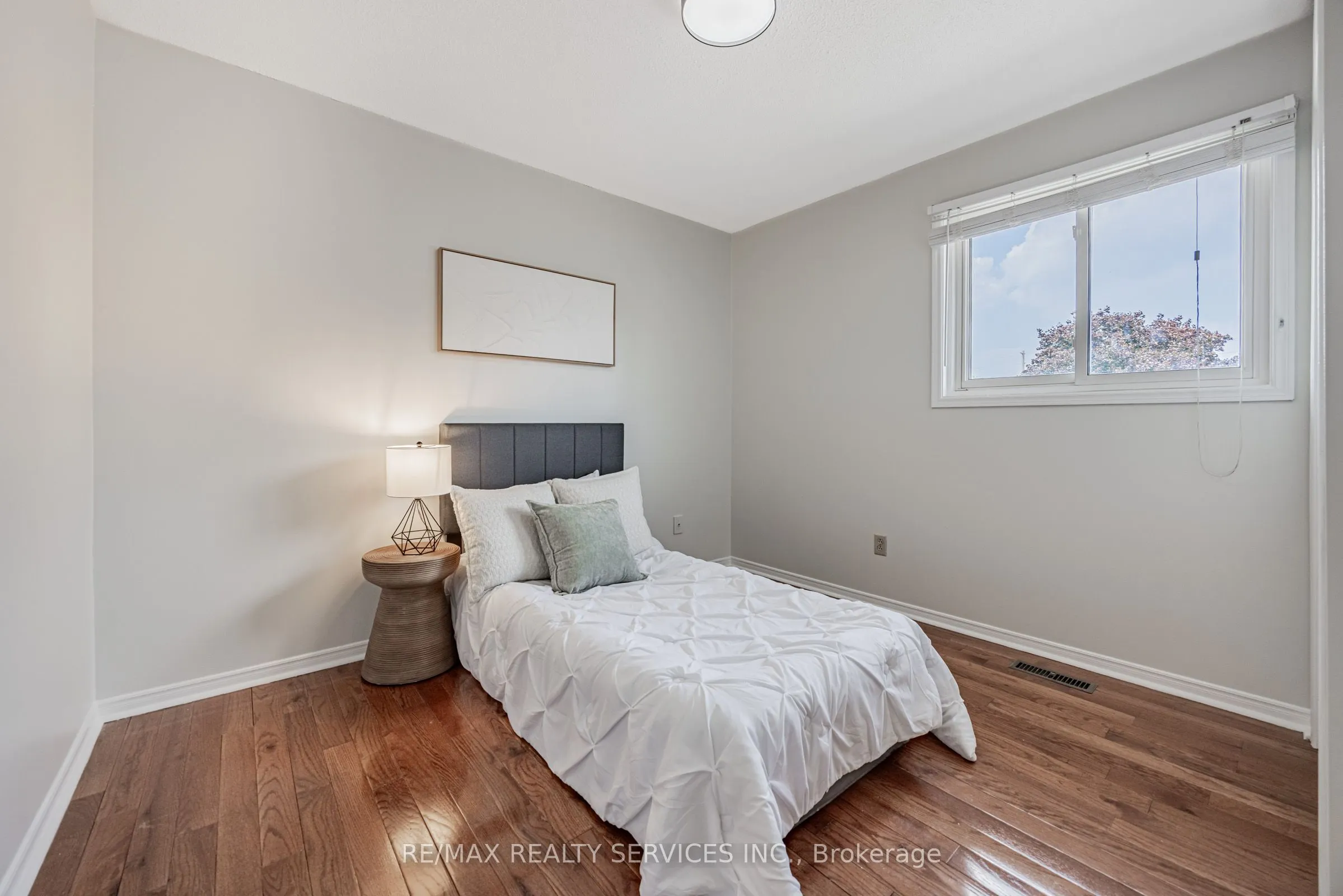 9 Garview Court