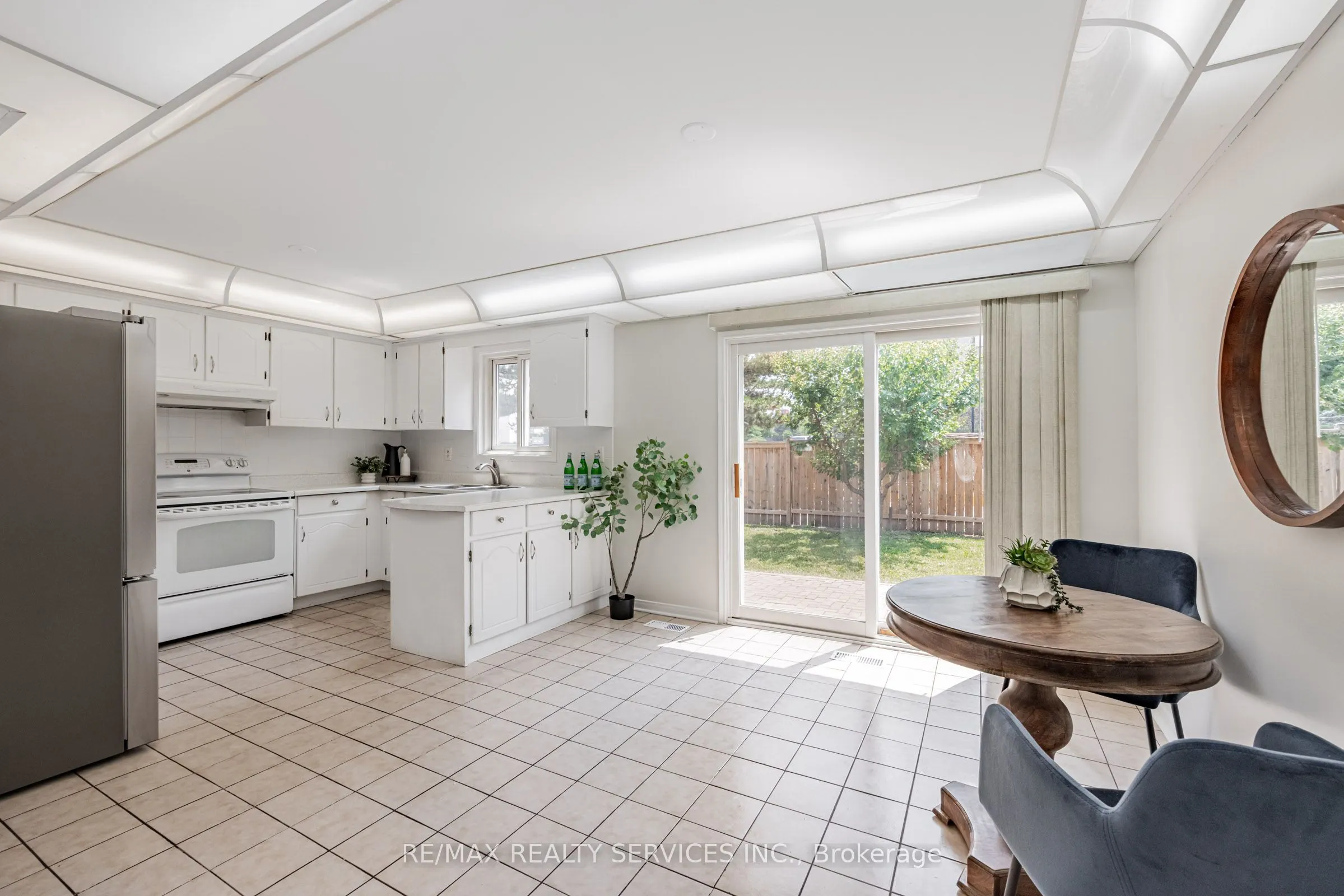 9 Garview Court