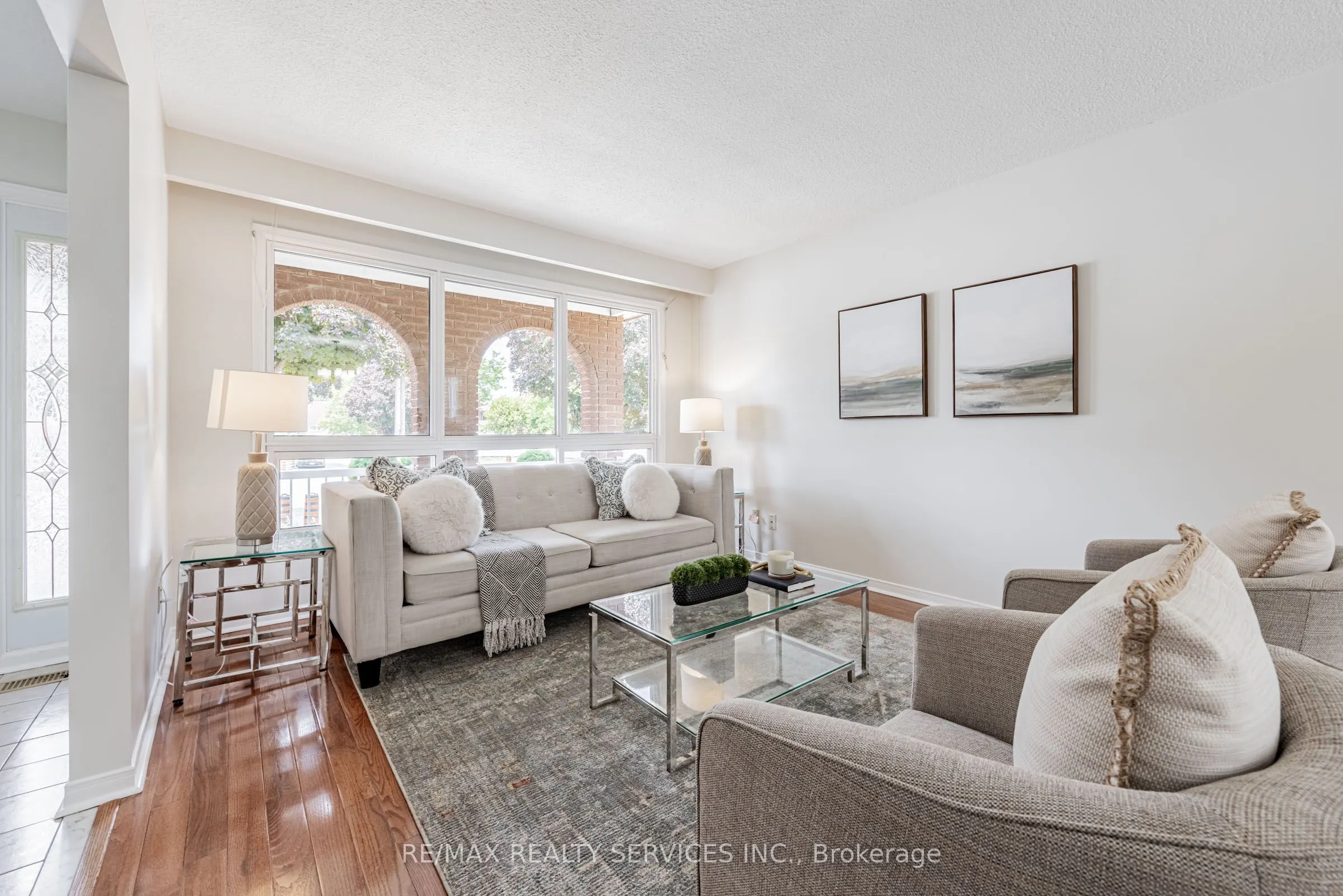 9 Garview Court