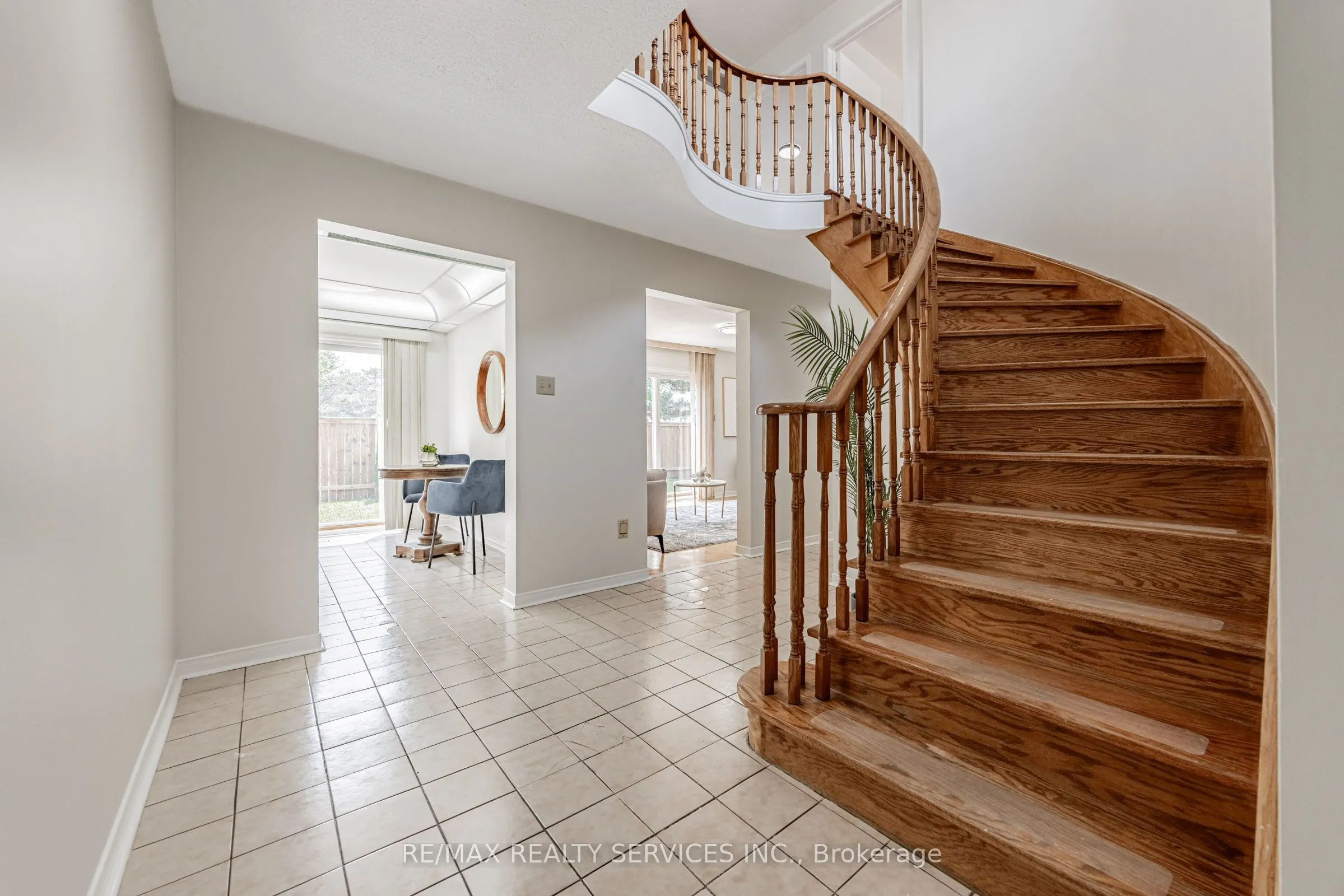 9 Garview Court