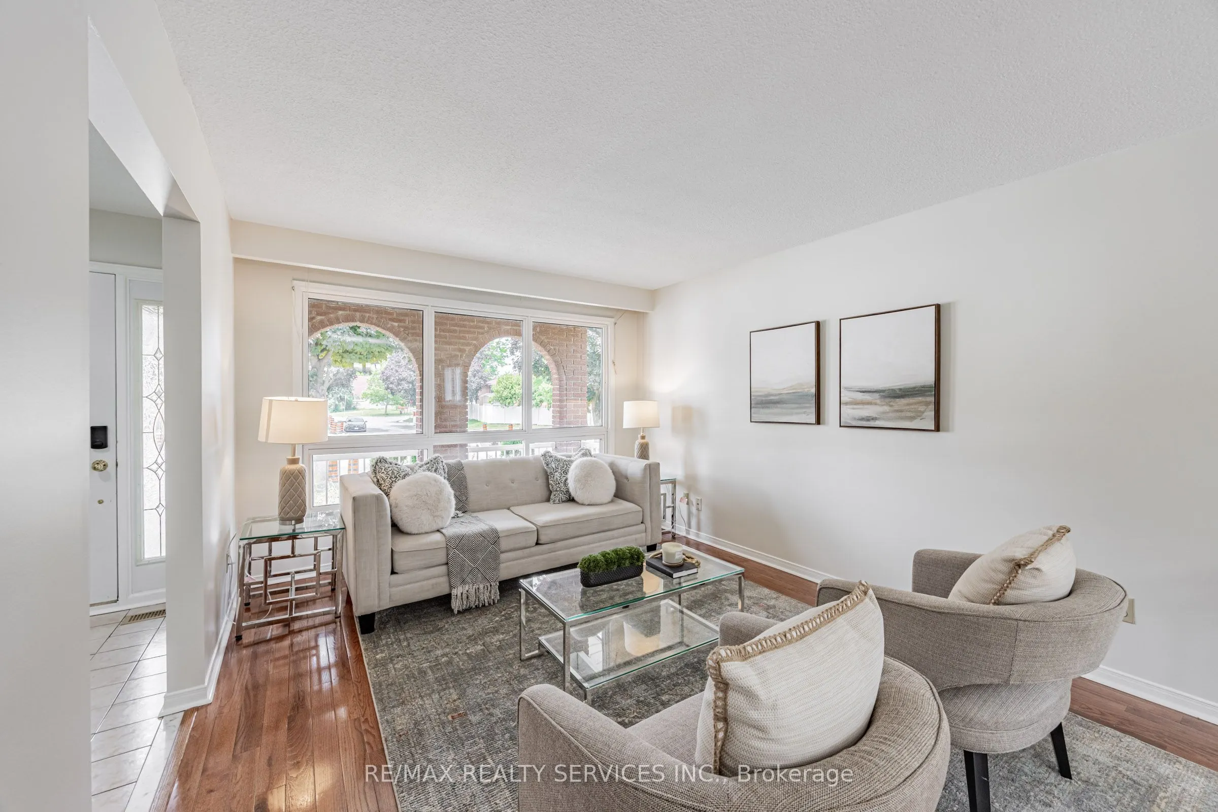 9 Garview Court