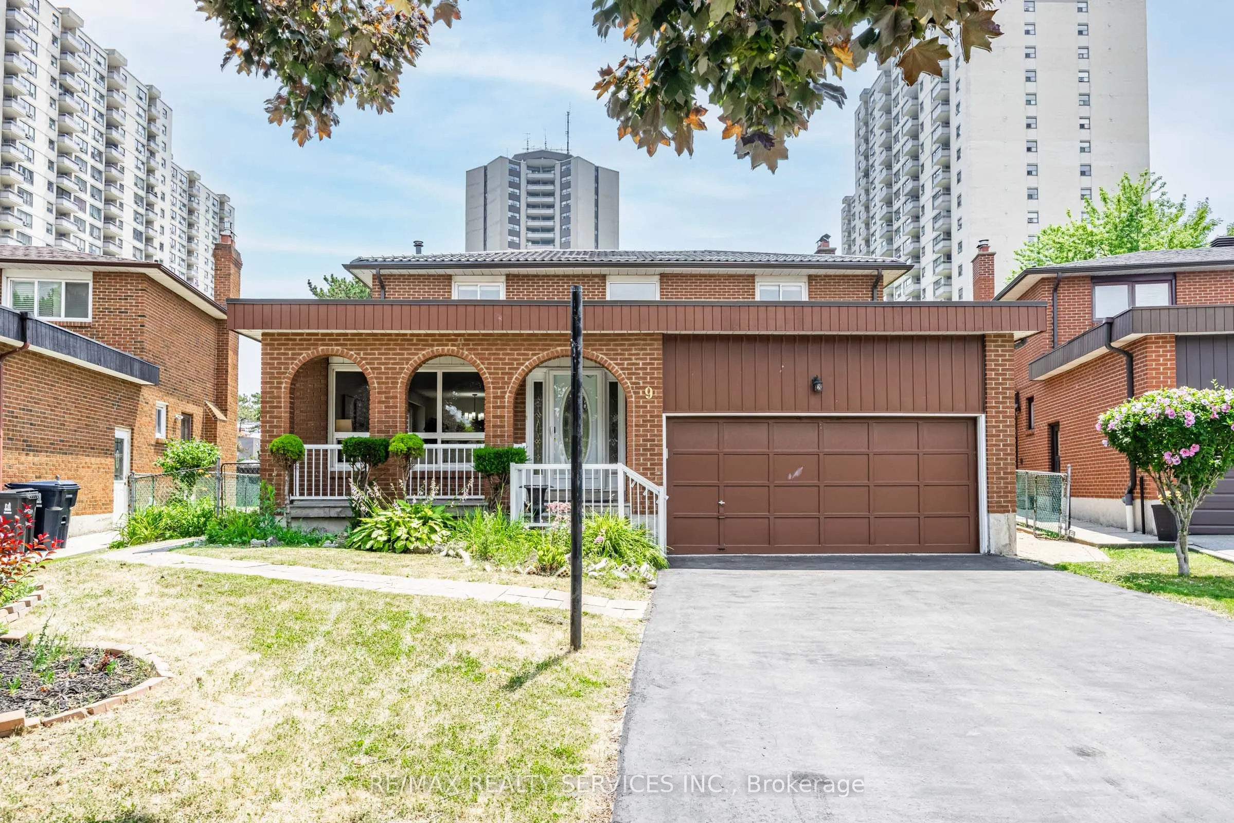 9 Garview Court