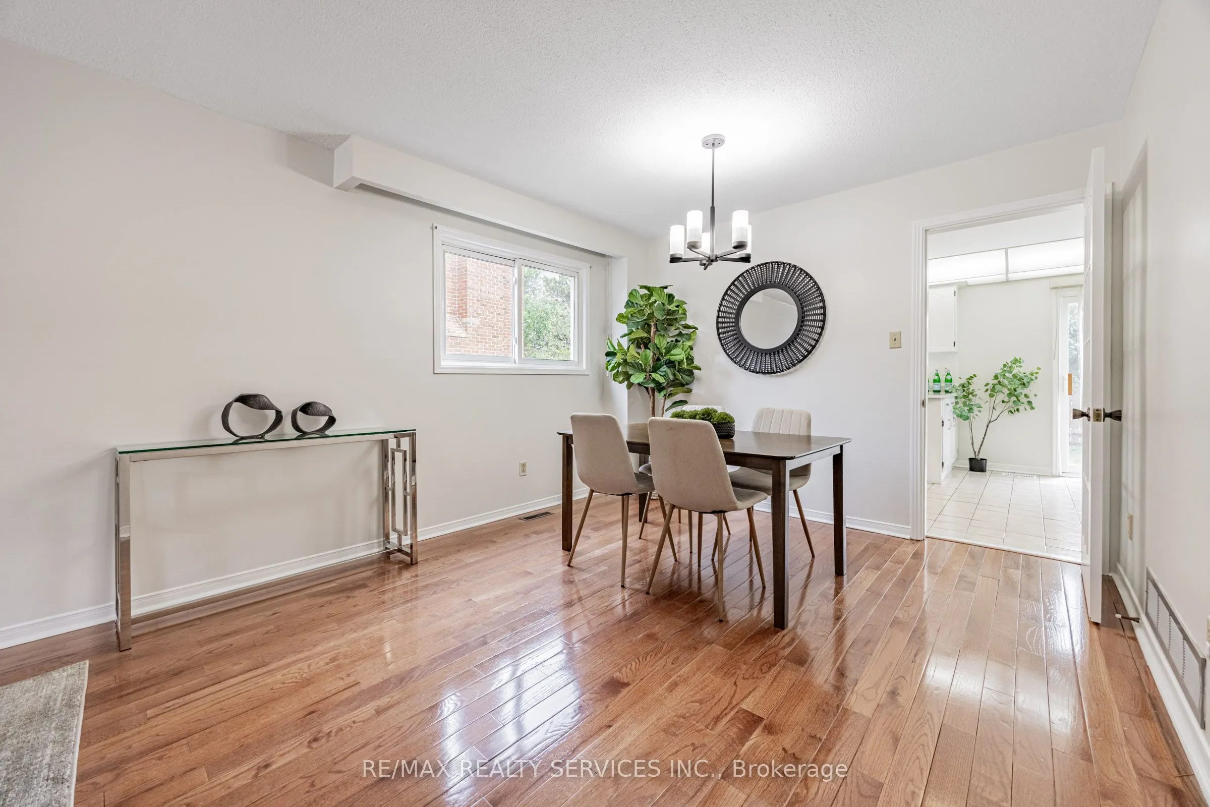 9 Garview Court
