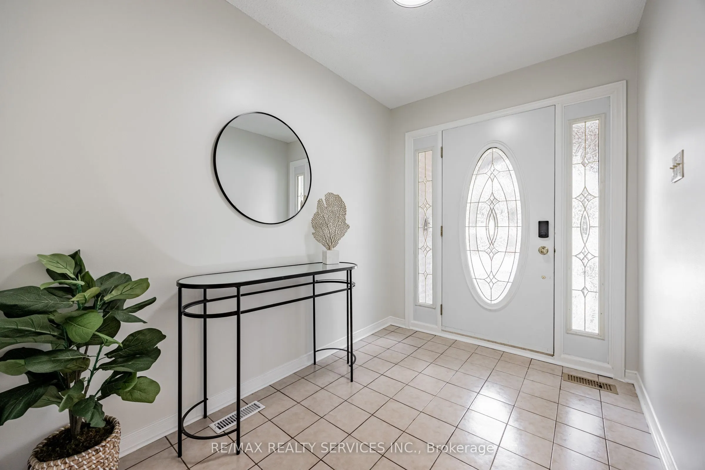 9 Garview Court