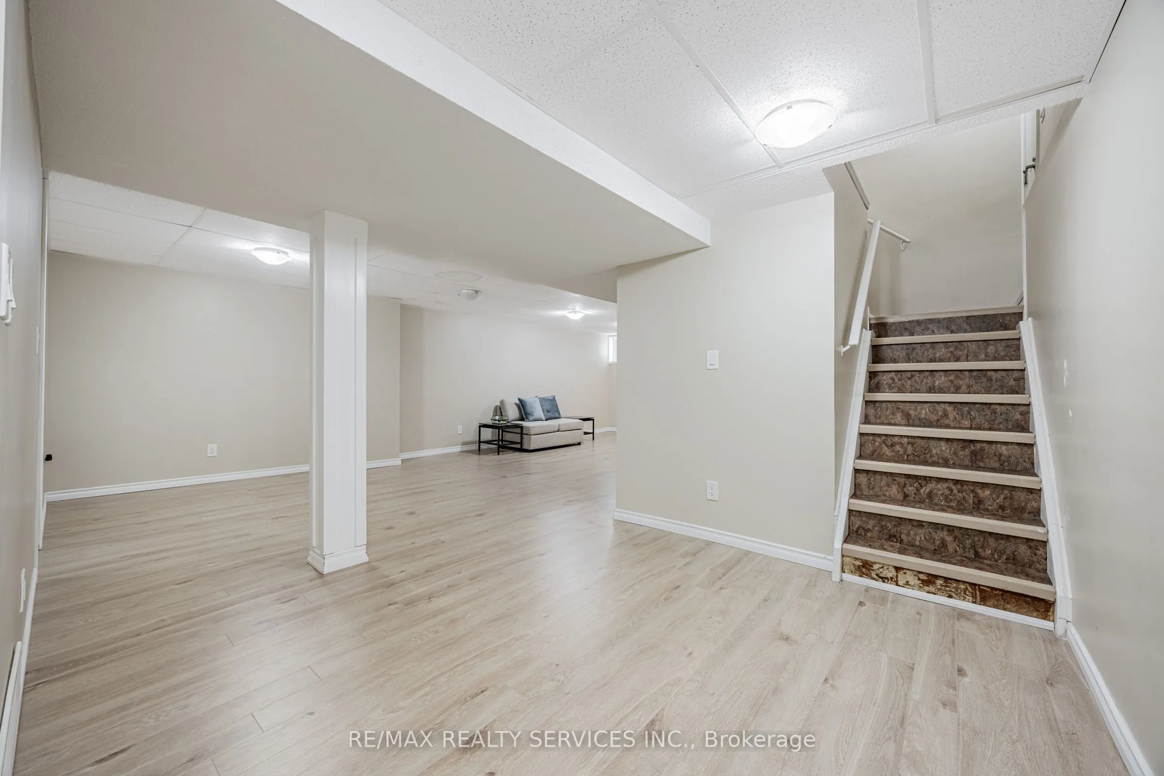 9 Garview Court