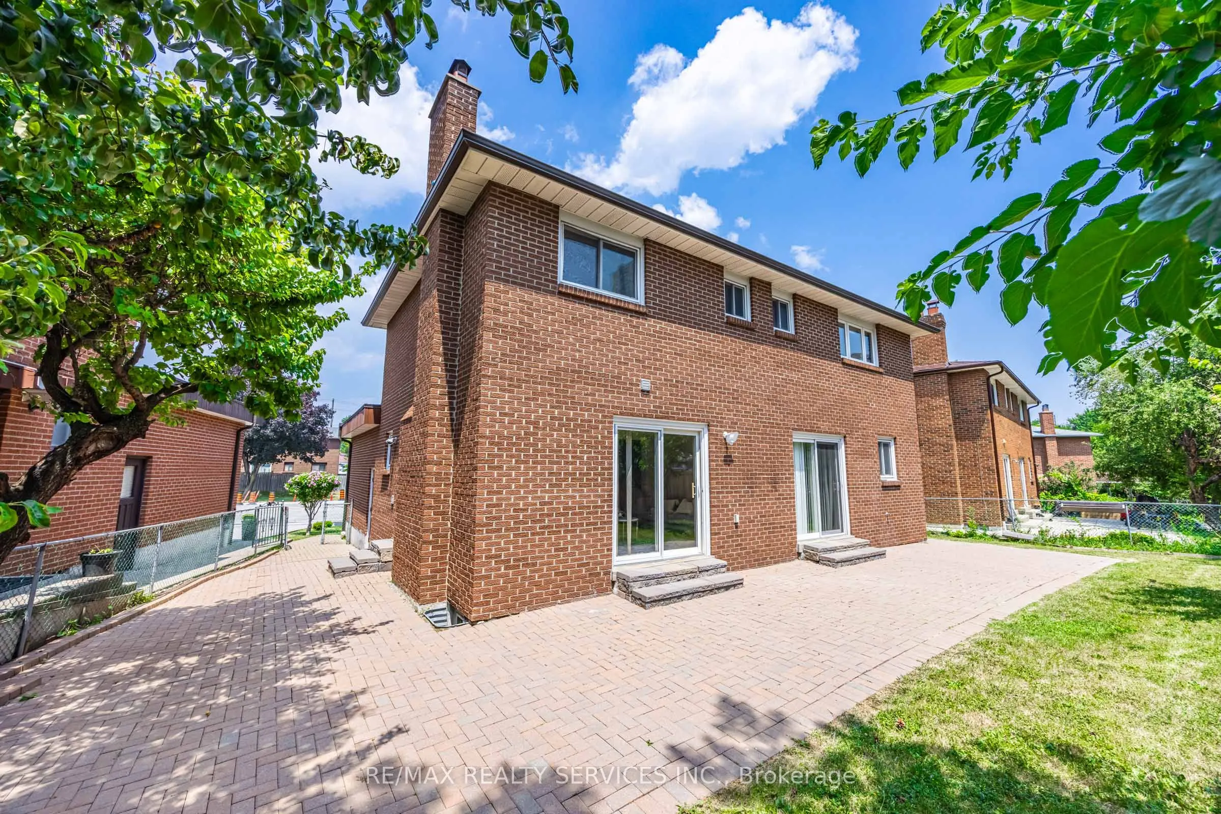 9 Garview Court