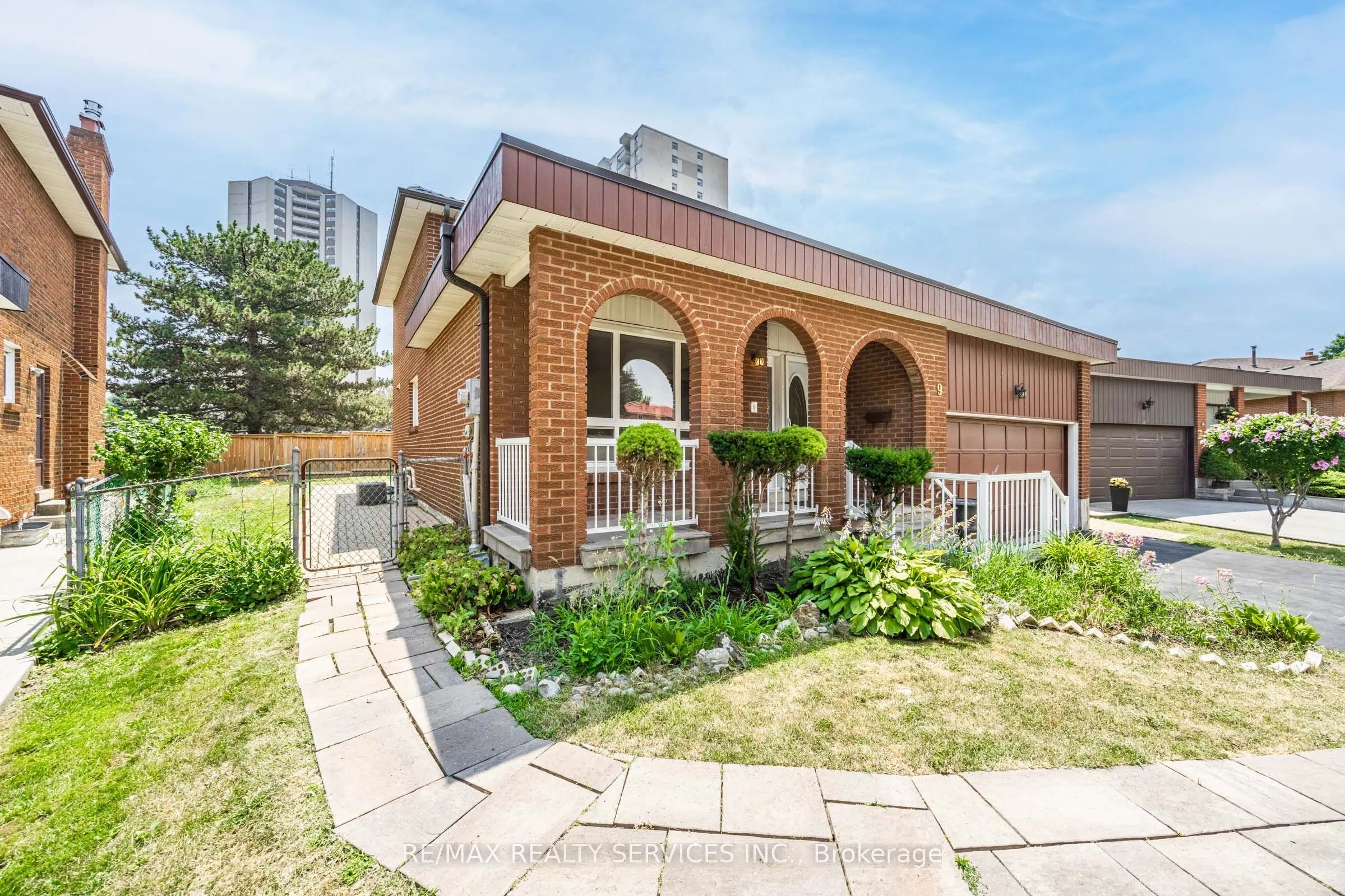 9 Garview Court