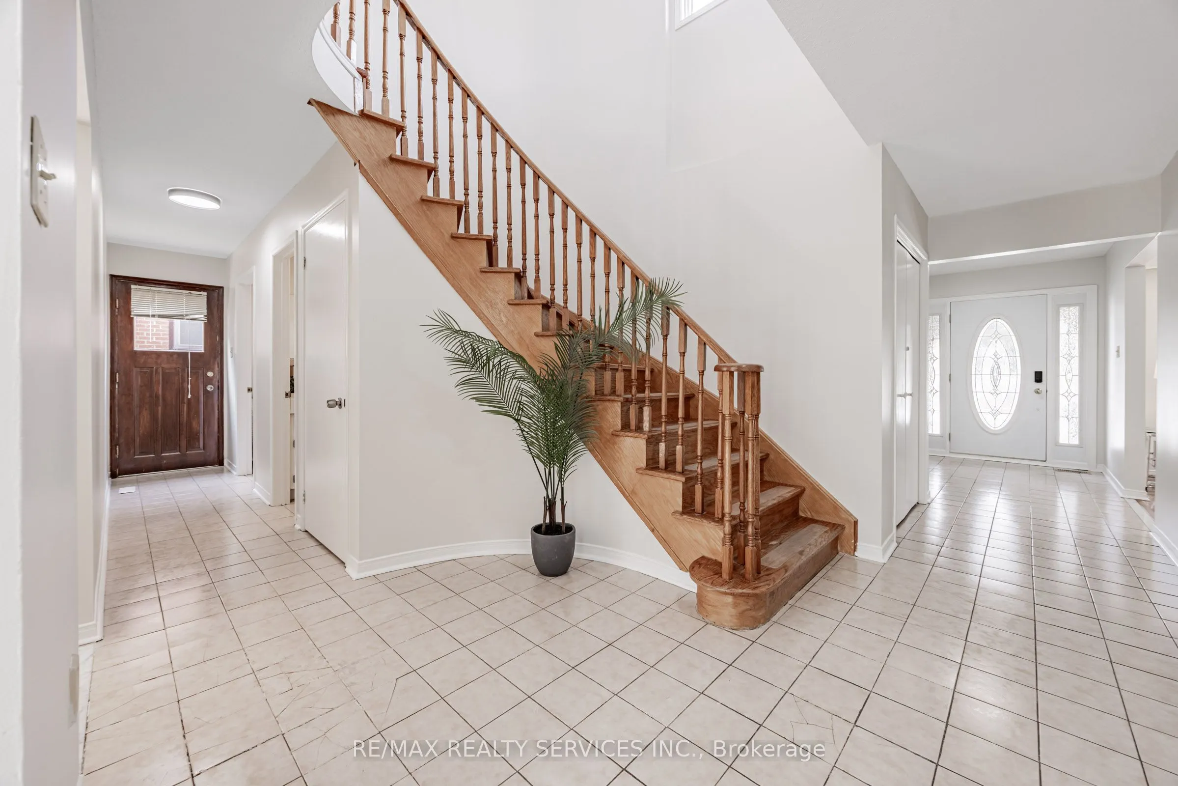 9 Garview Court