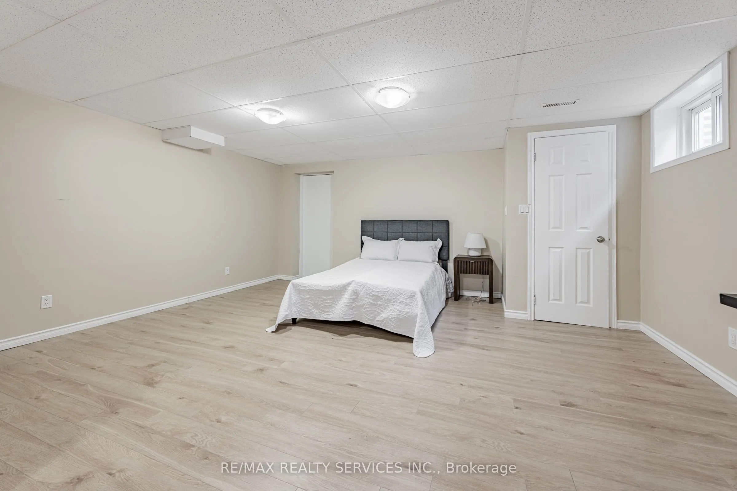 9 Garview Court
