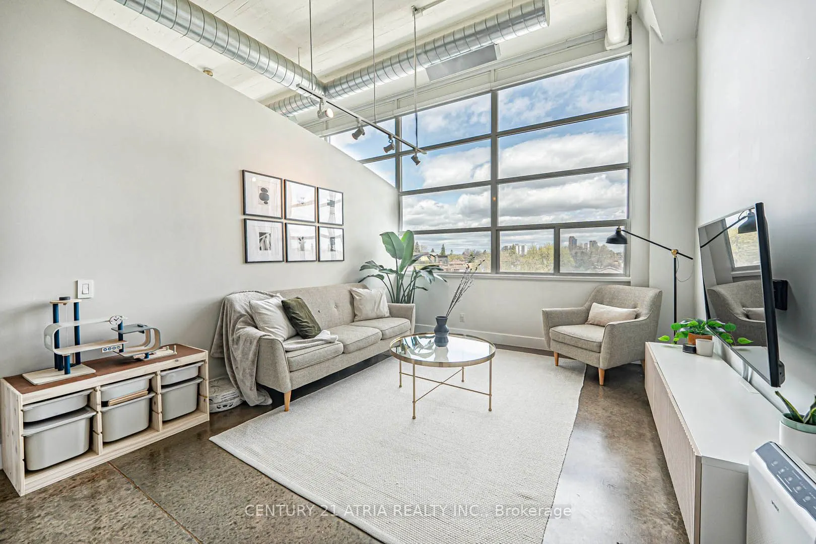 1001 Roselawn Avenue, #318