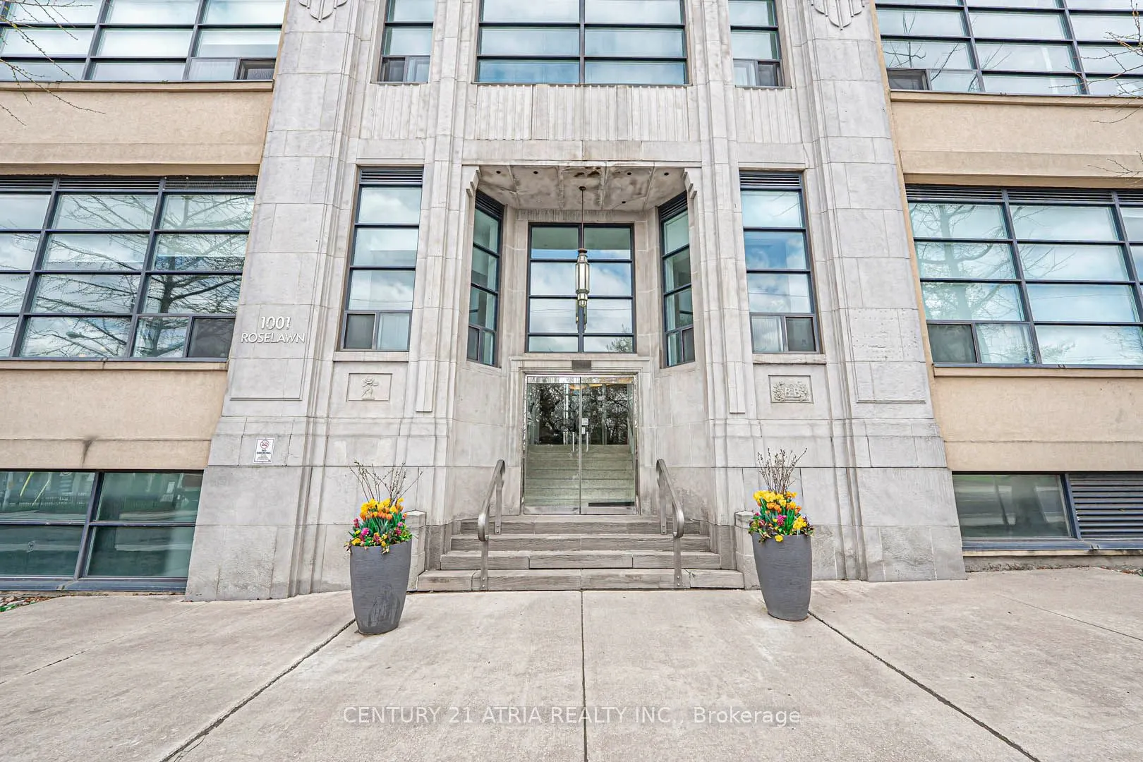 1001 Roselawn Avenue, #318