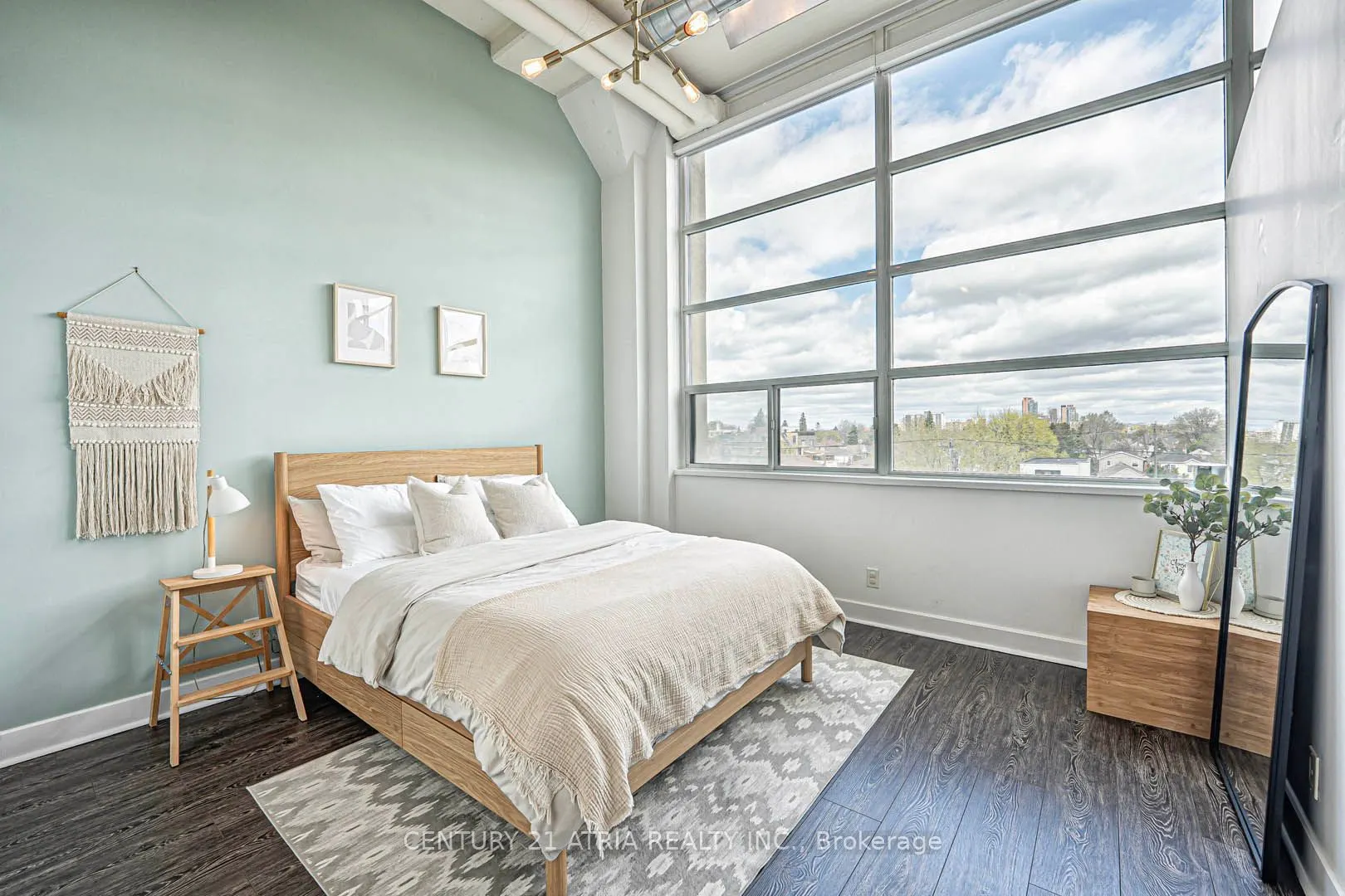 1001 Roselawn Avenue, #318
