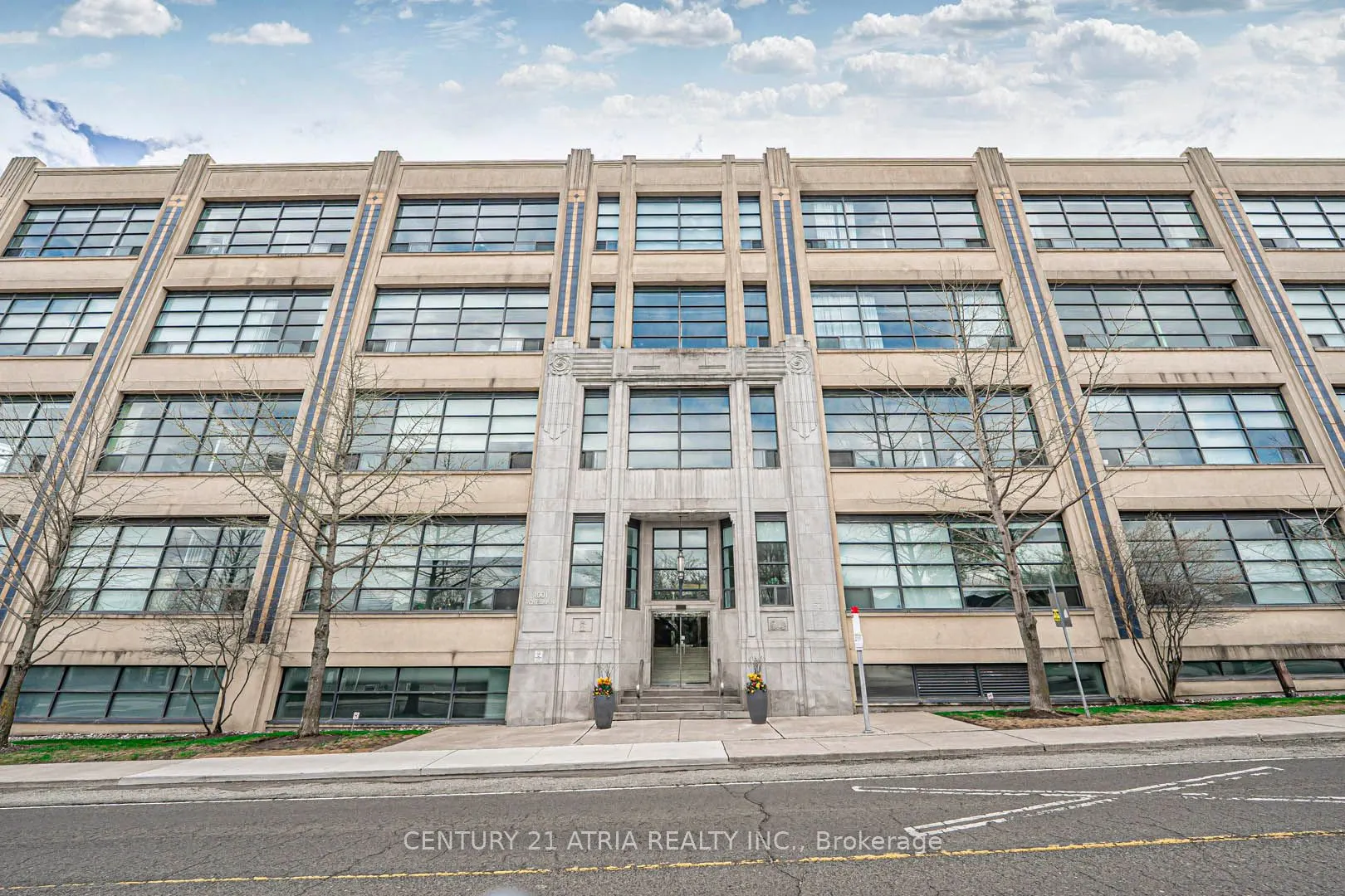 1001 Roselawn Avenue, #318