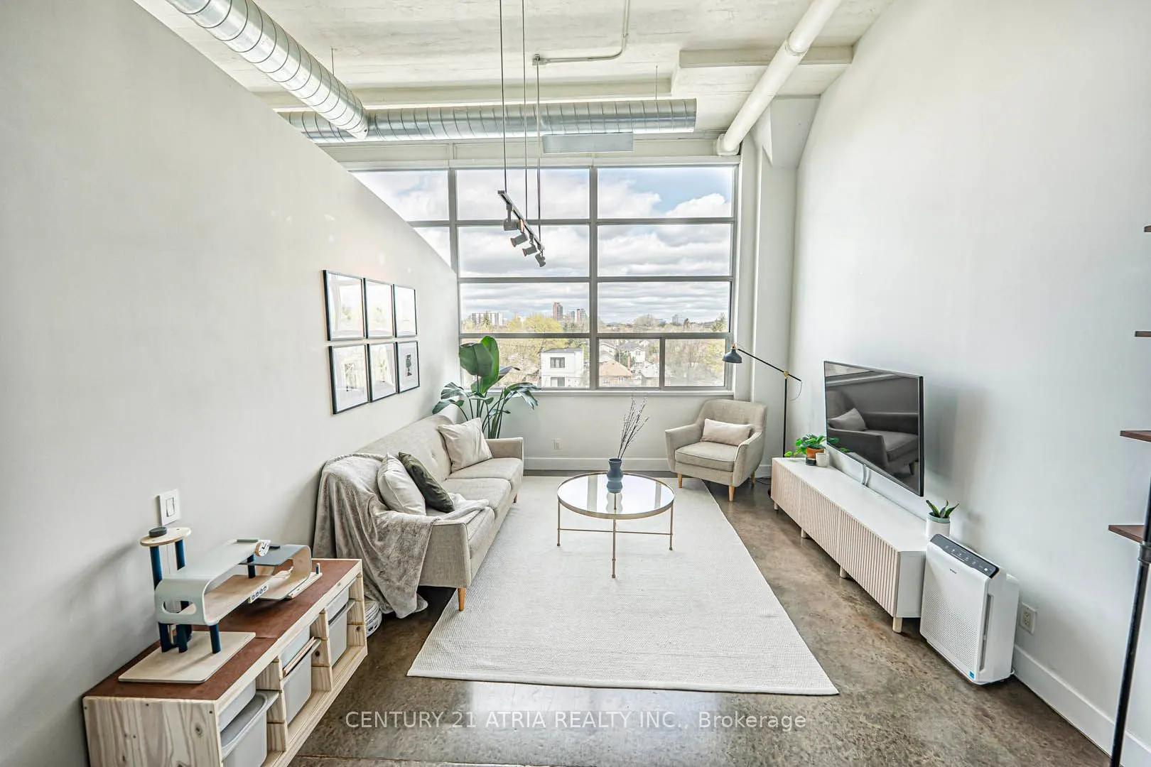 1001 Roselawn Avenue, #318