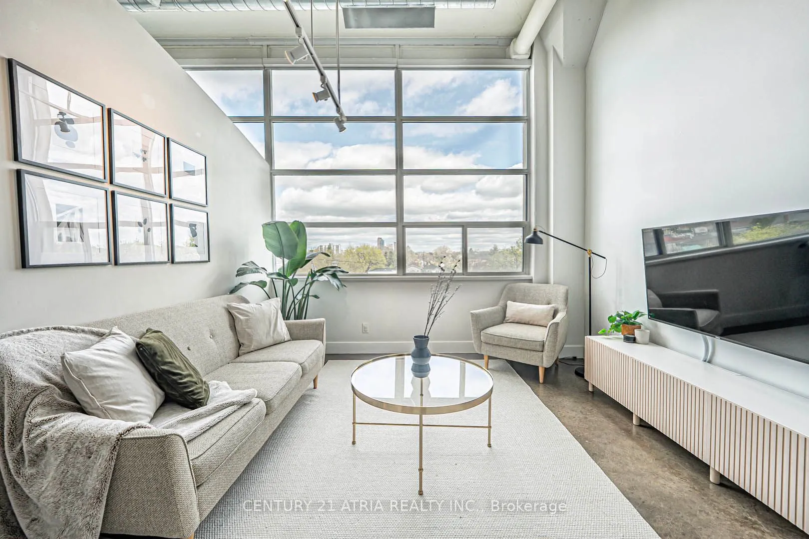 1001 Roselawn Avenue, #318