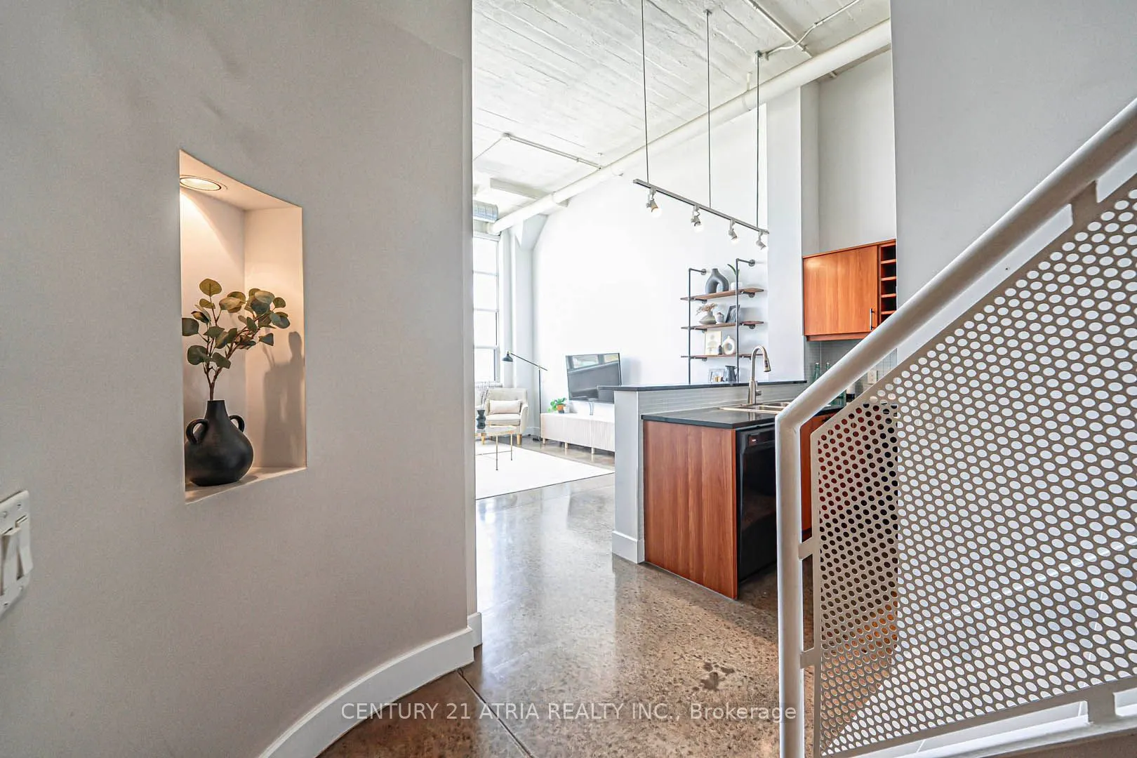 1001 Roselawn Avenue, #318