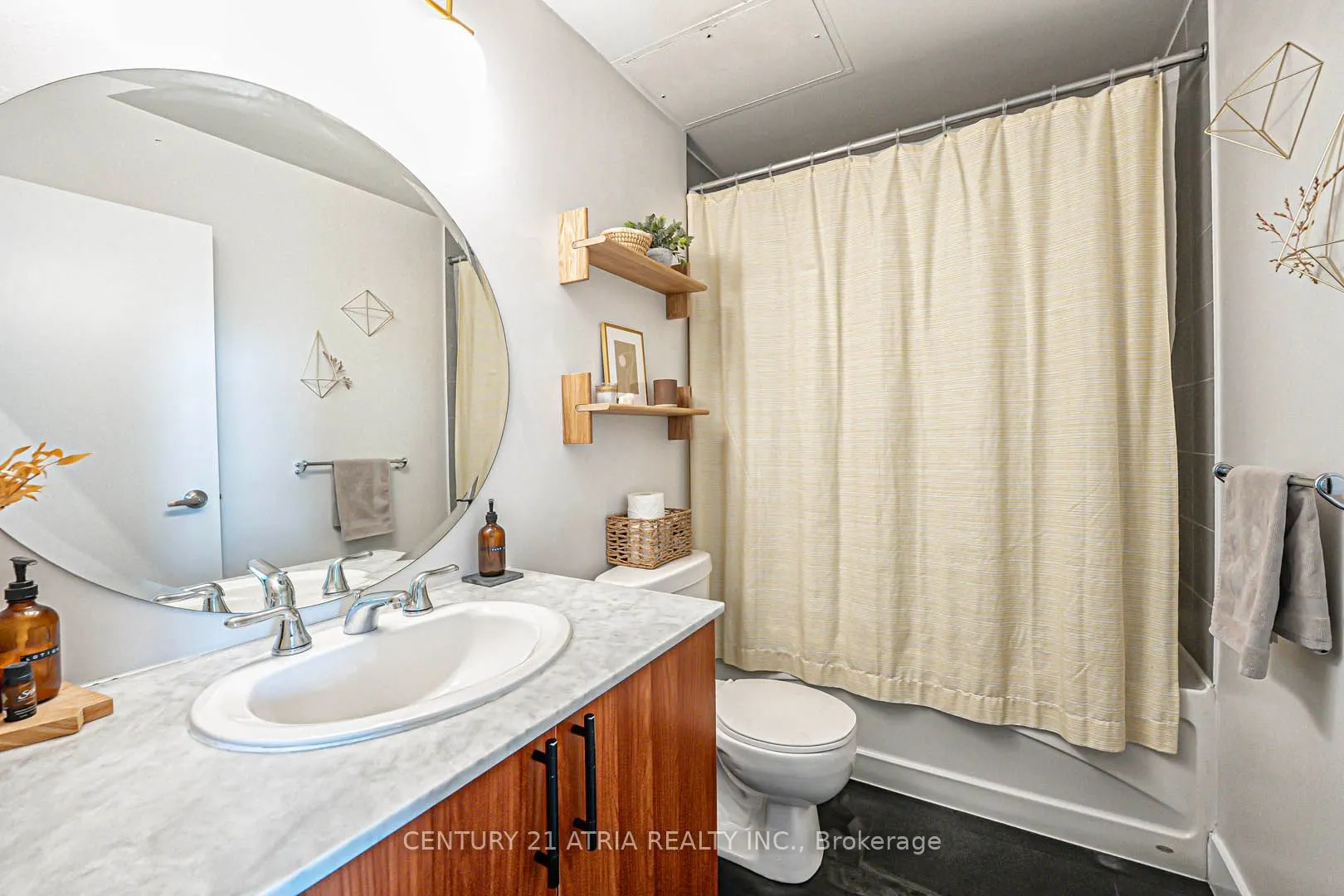 1001 Roselawn Avenue, #318