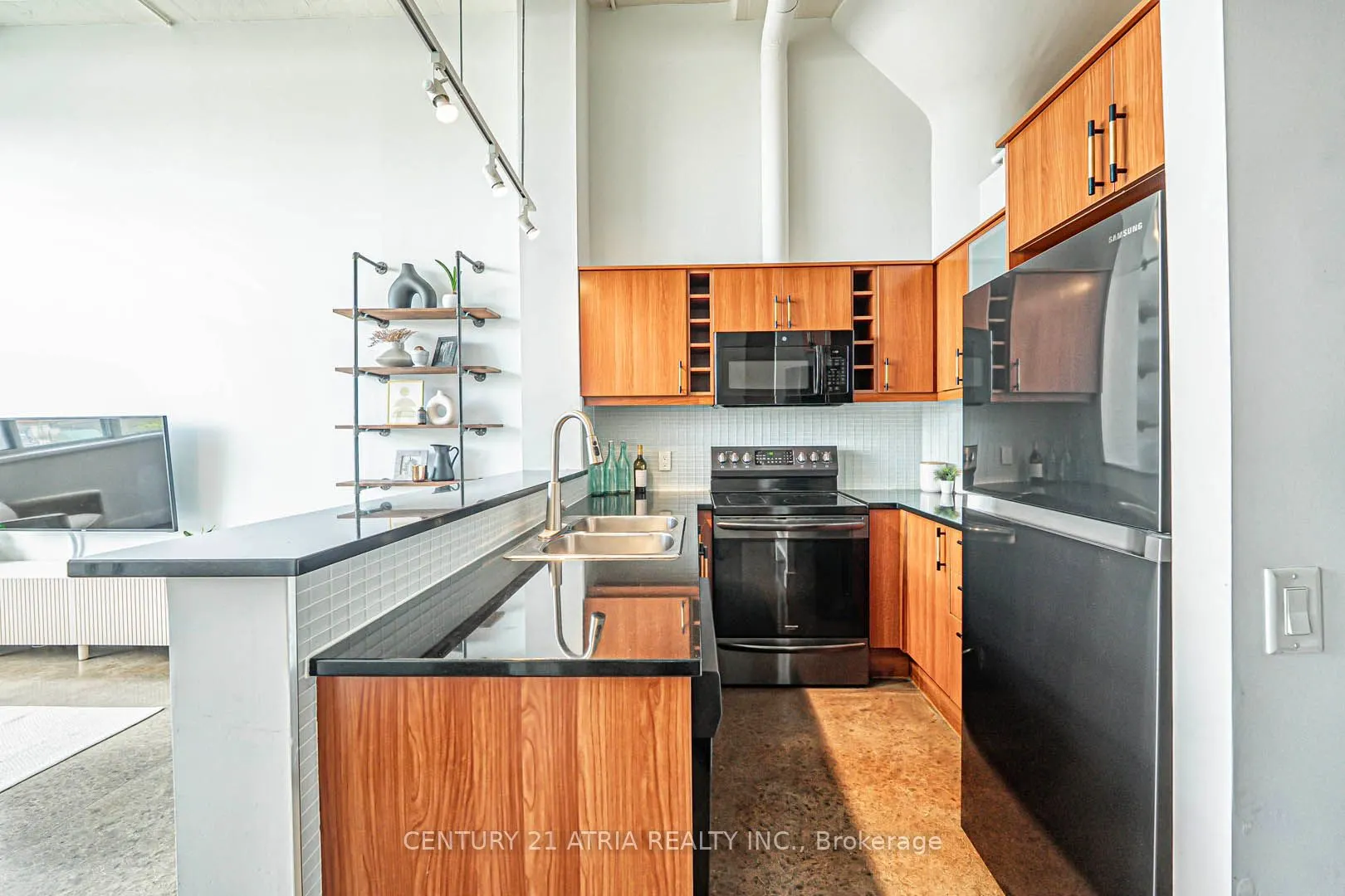 1001 Roselawn Avenue, #318