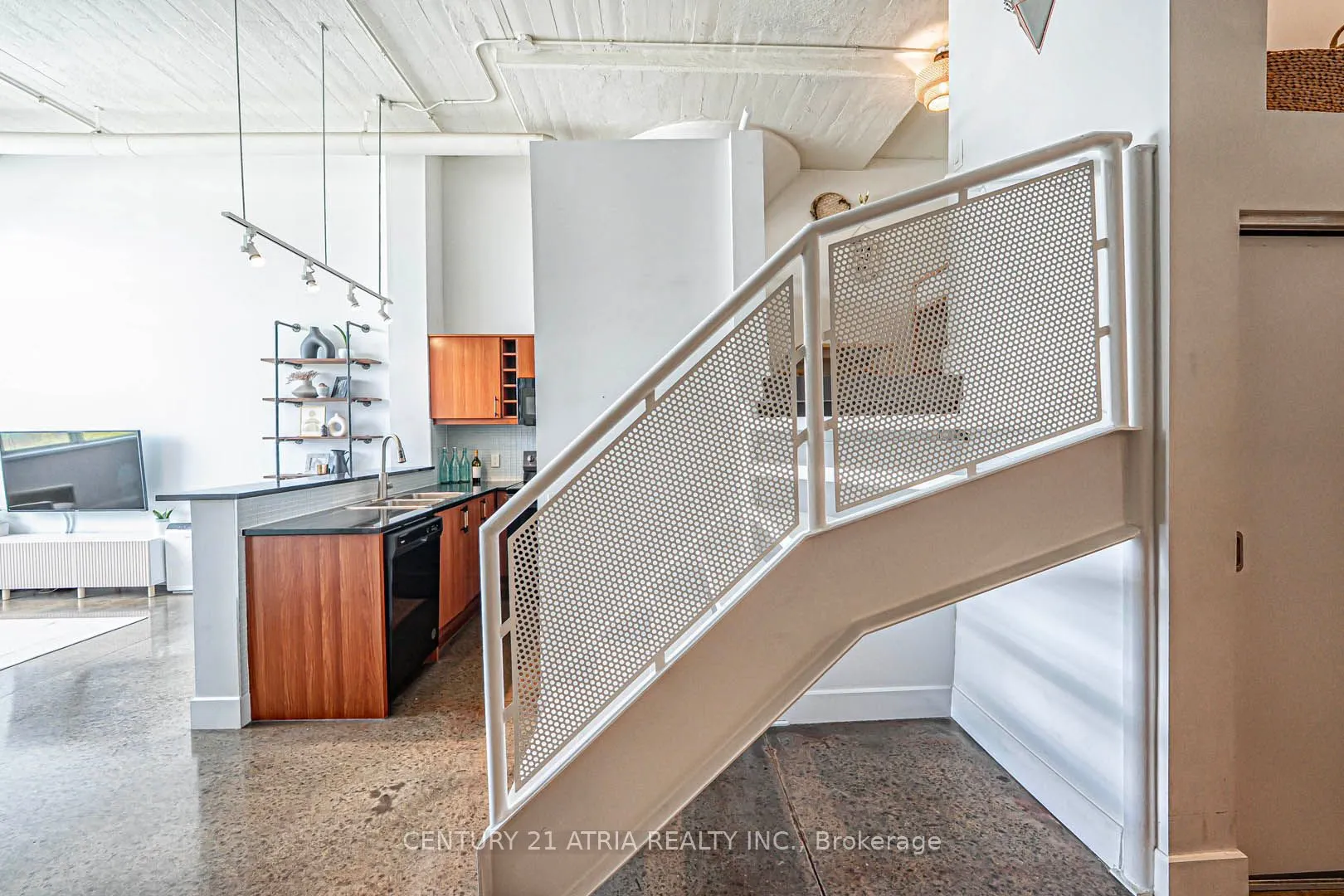 1001 Roselawn Avenue, #318