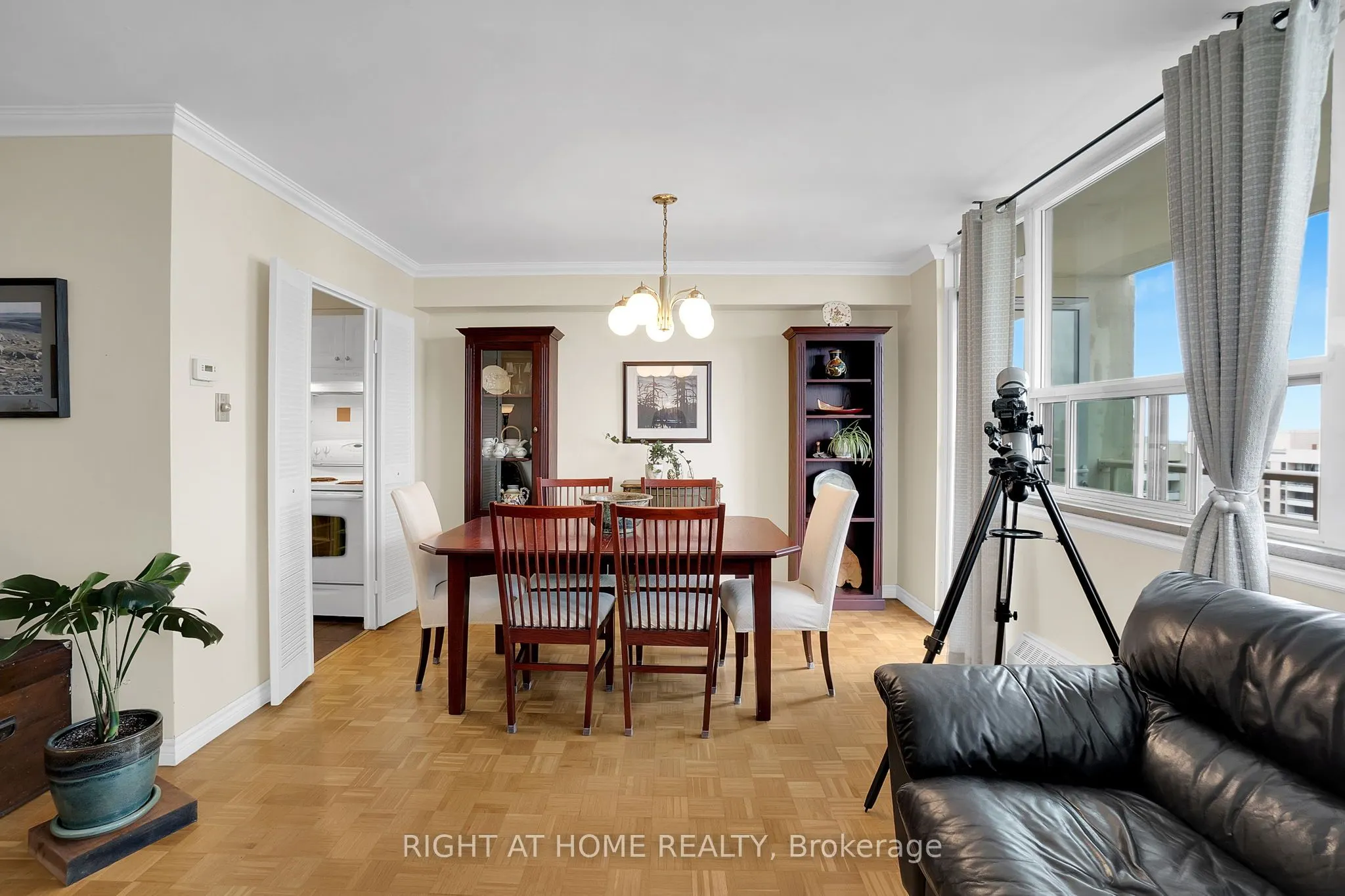 360 Ridelle Avenue, #2101