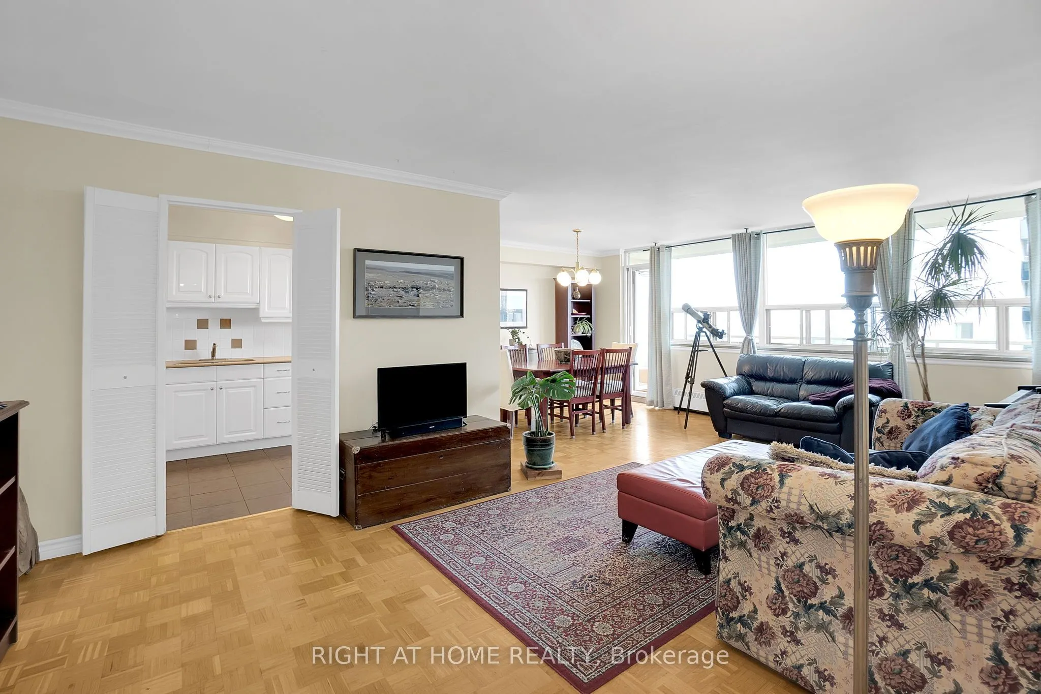 360 Ridelle Avenue, #2101