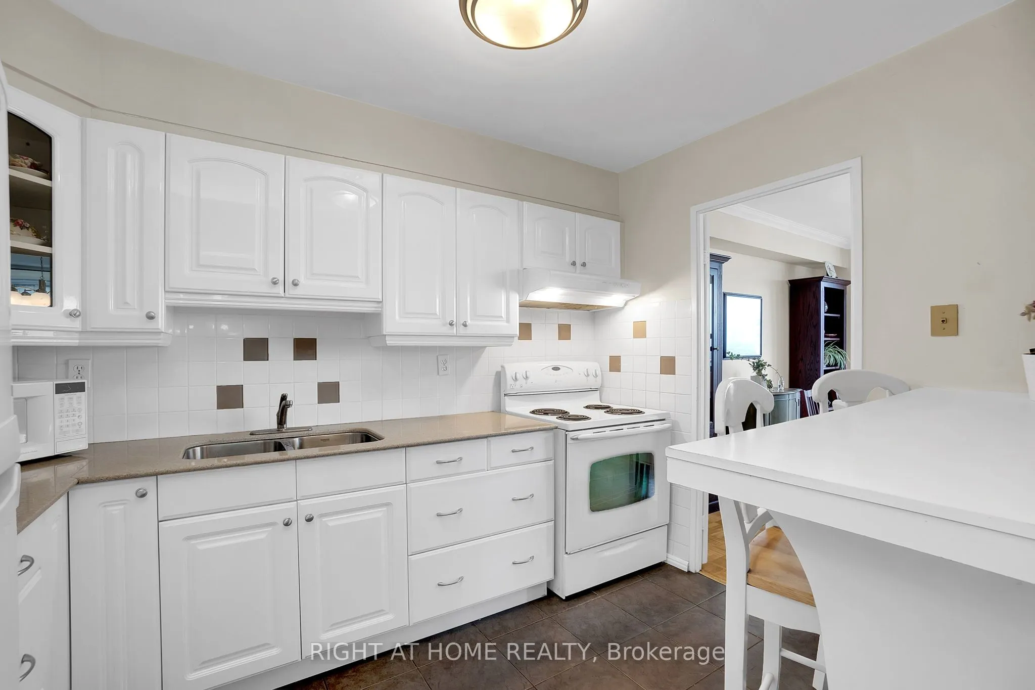 360 Ridelle Avenue, #2101