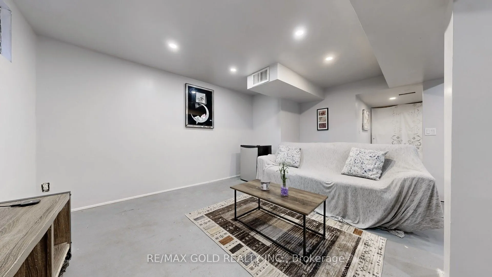 28 Navenby Crescent