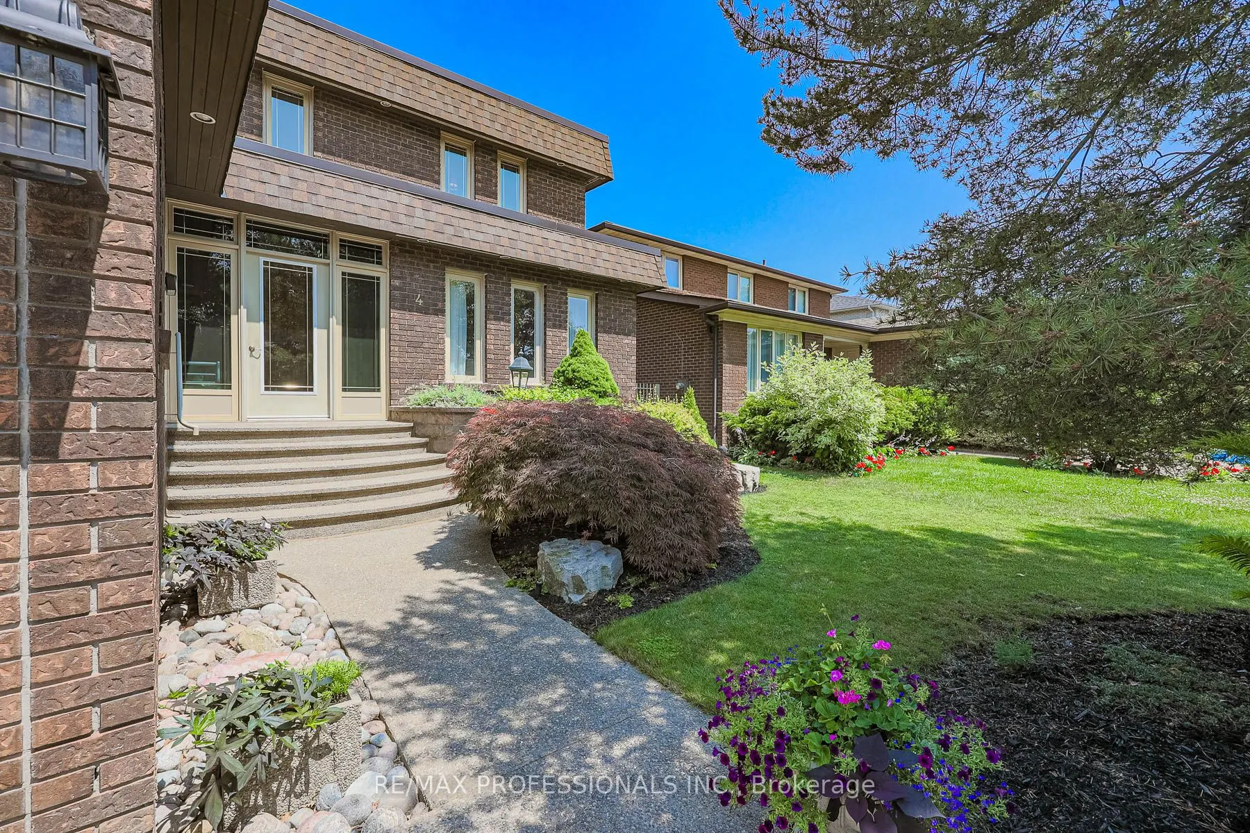 4 Neiltree Court