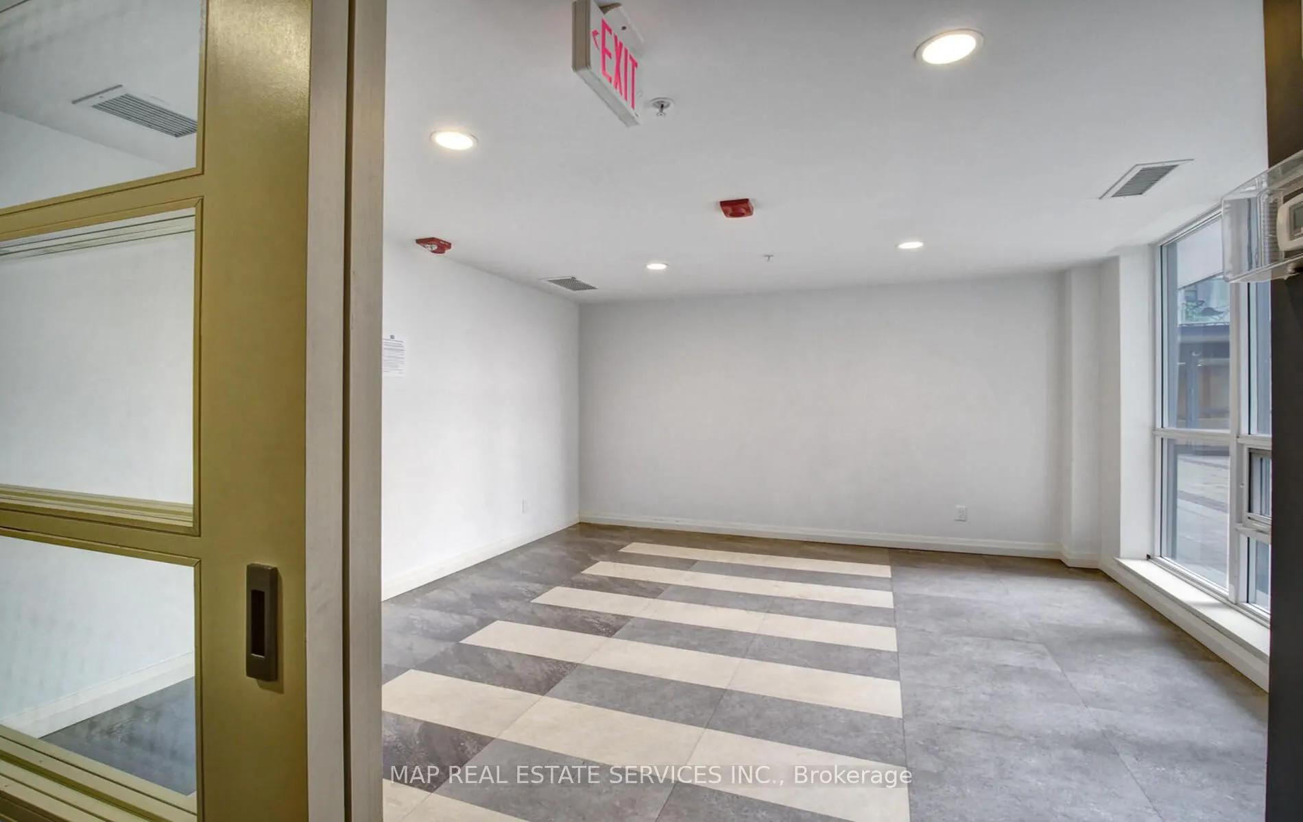 15 James Finlay Way, #805