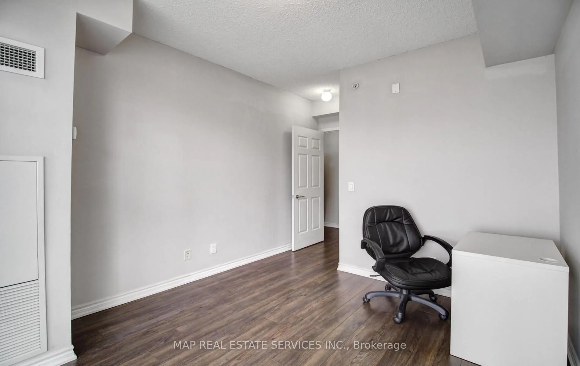 15 James Finlay Way, #805