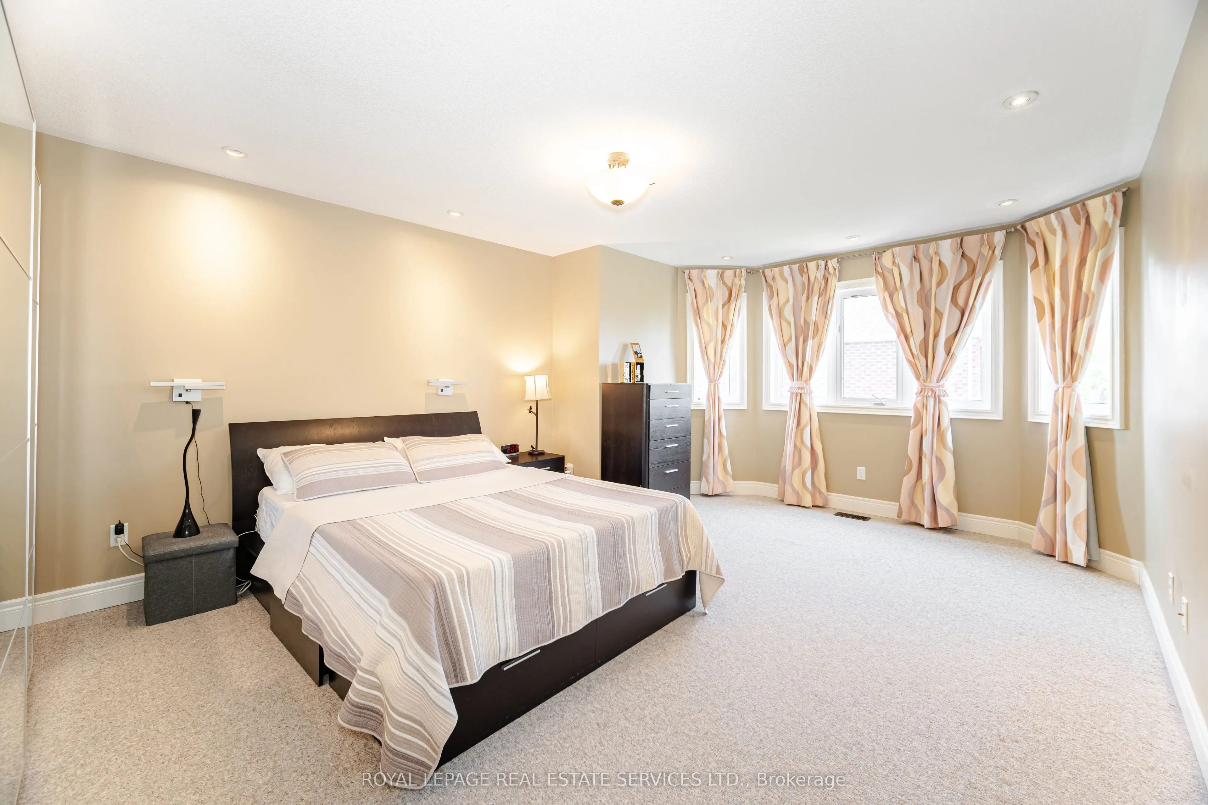 3809 Candlelight Drive