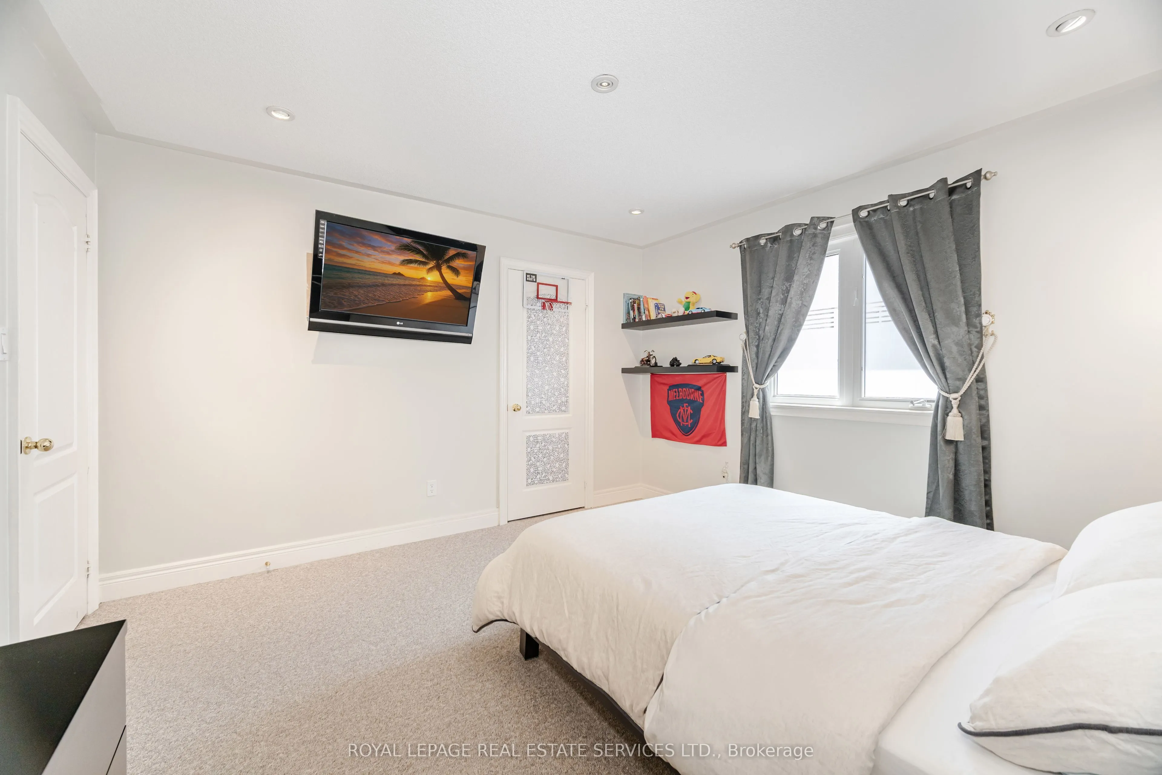 3809 Candlelight Drive