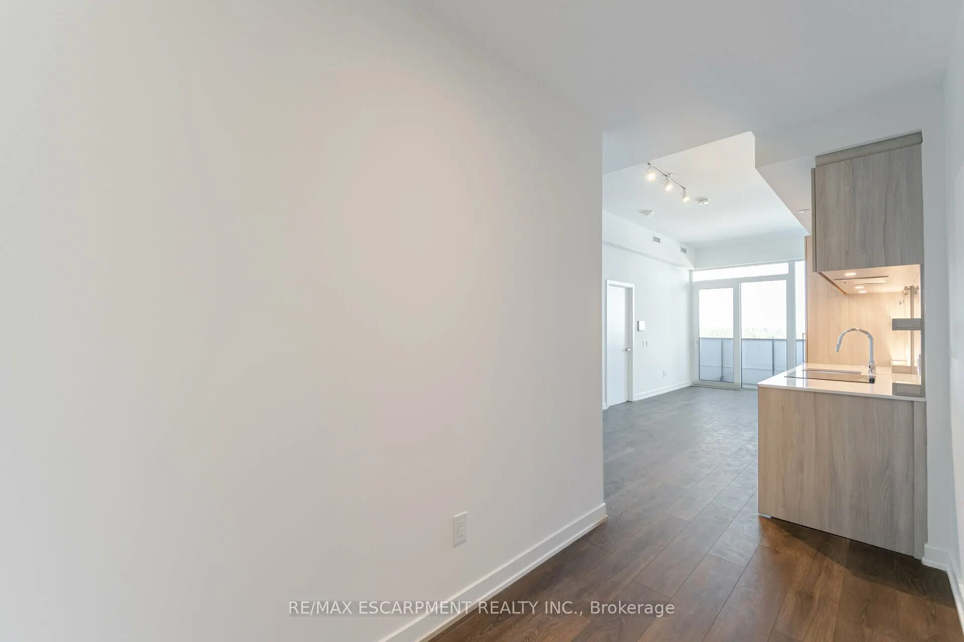 28 Ann Street W, #801