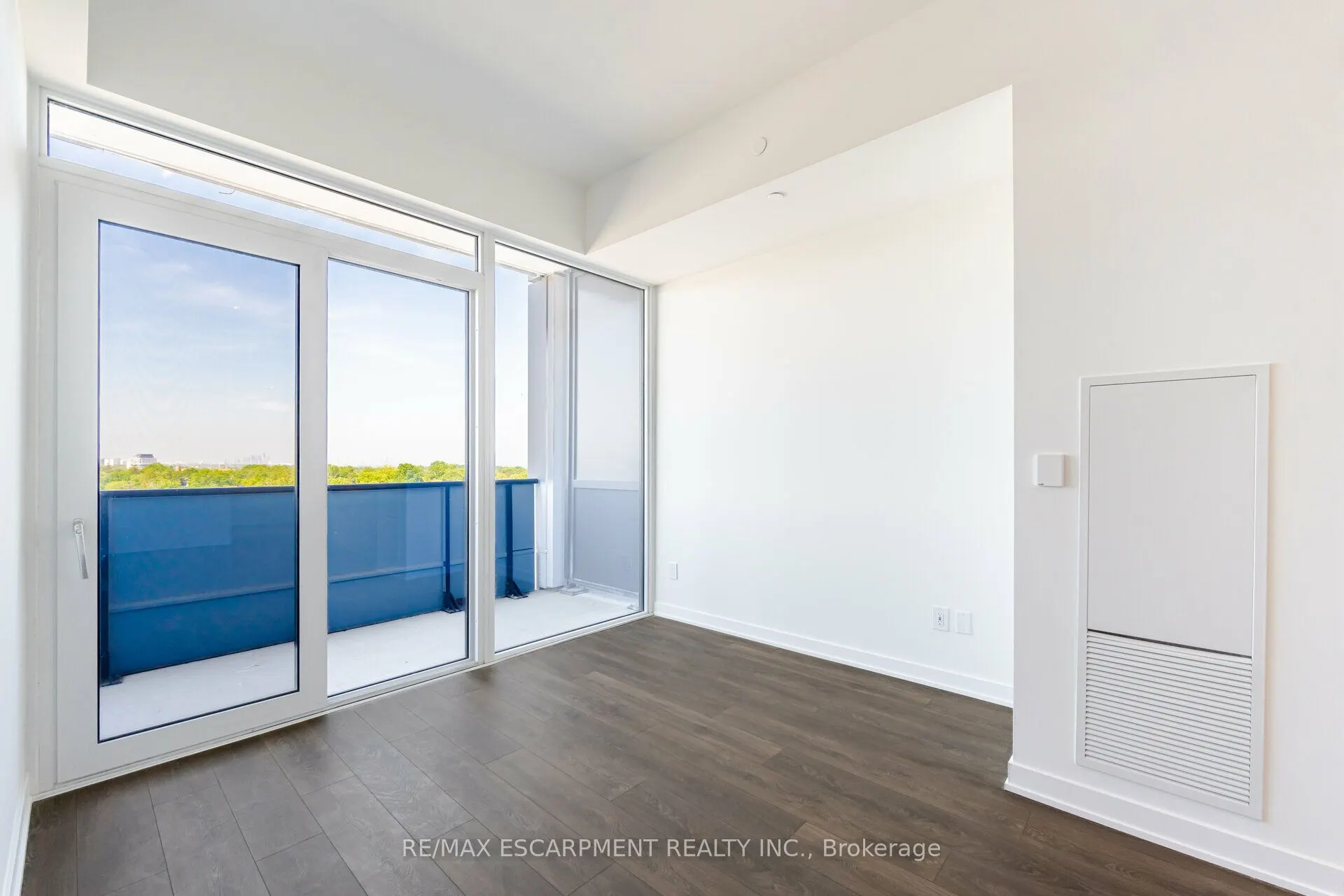 28 Ann Street W, #801
