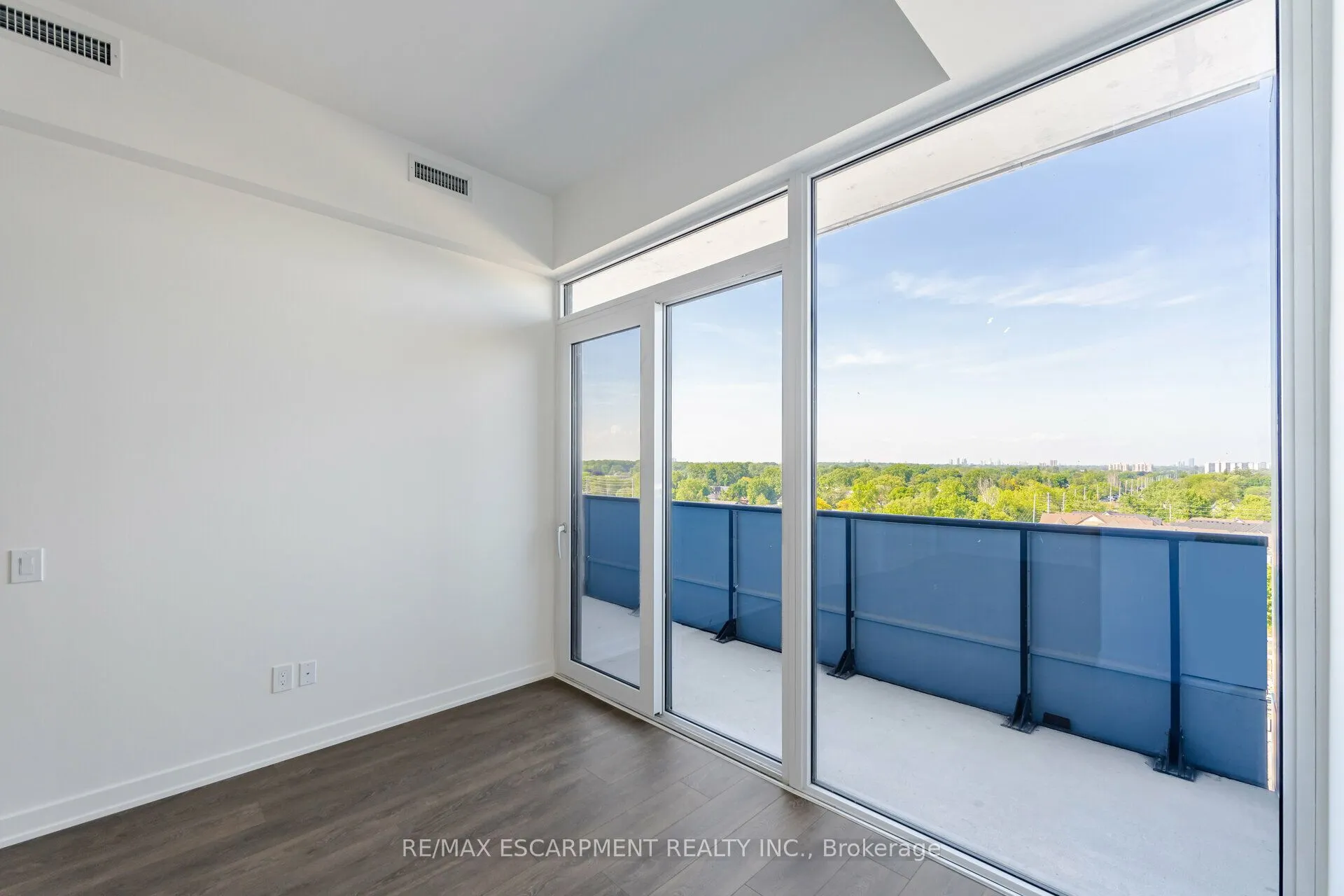 28 Ann Street W, #801