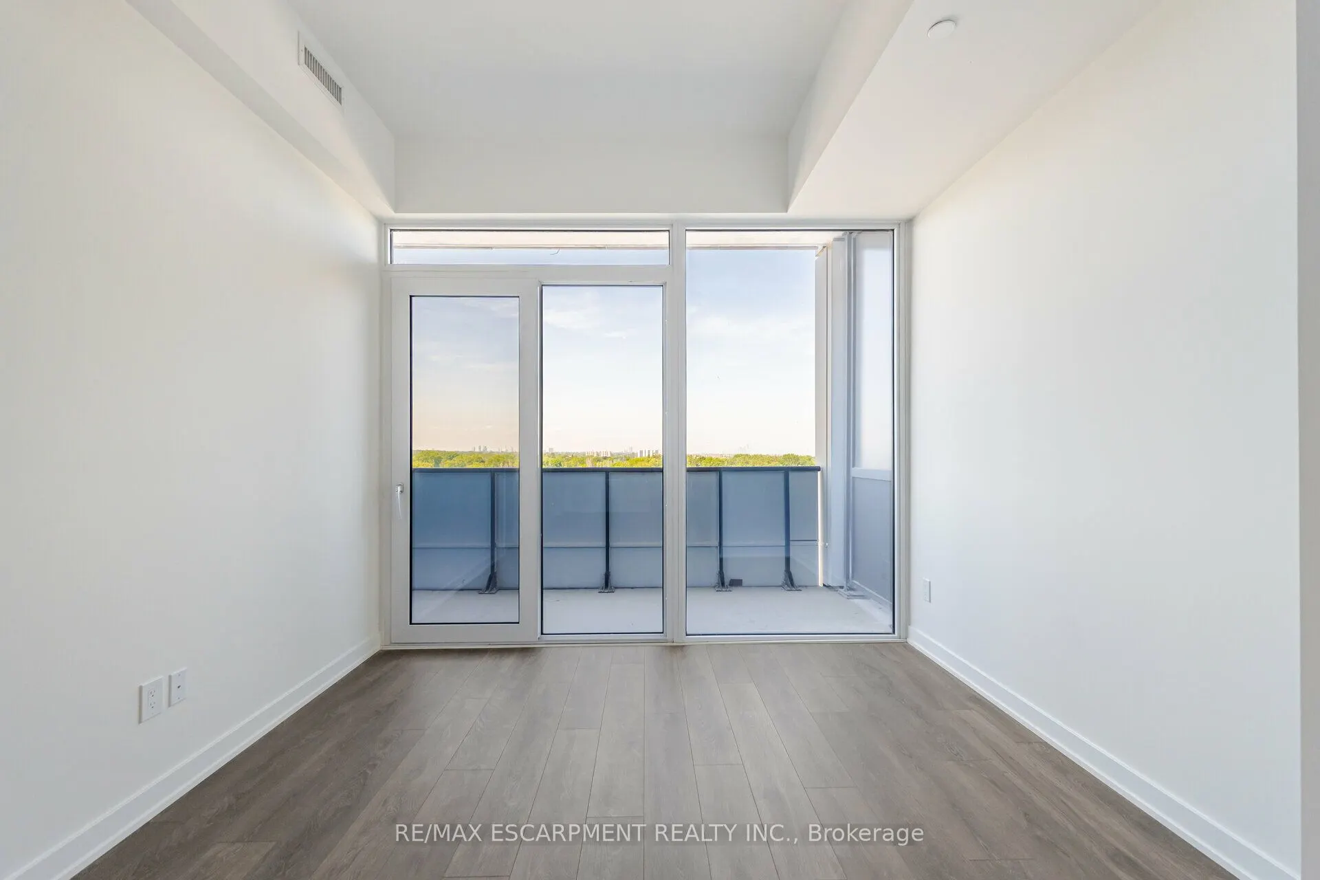 28 Ann Street W, #801