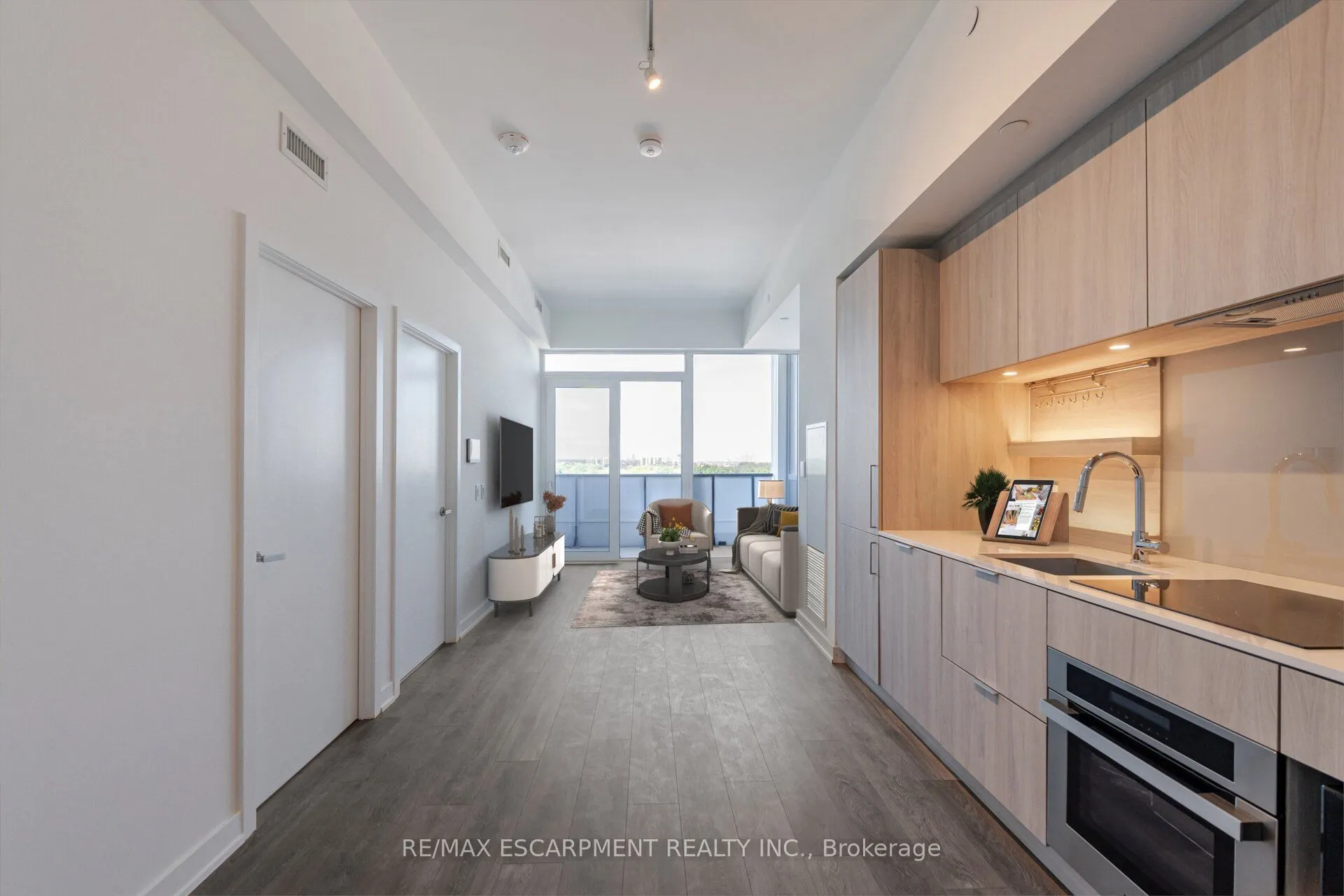 28 Ann Street W, #801