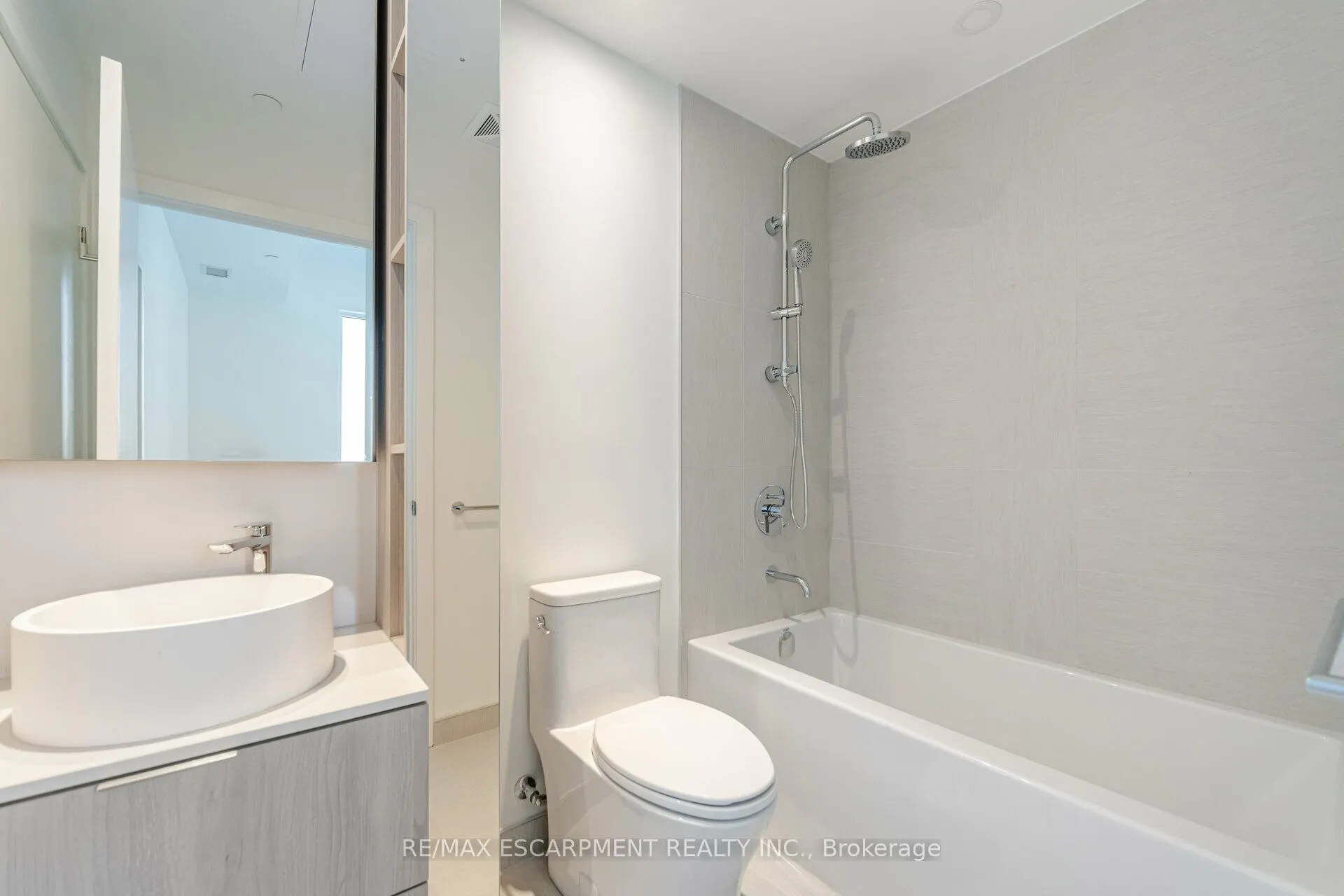 28 Ann Street W, #801