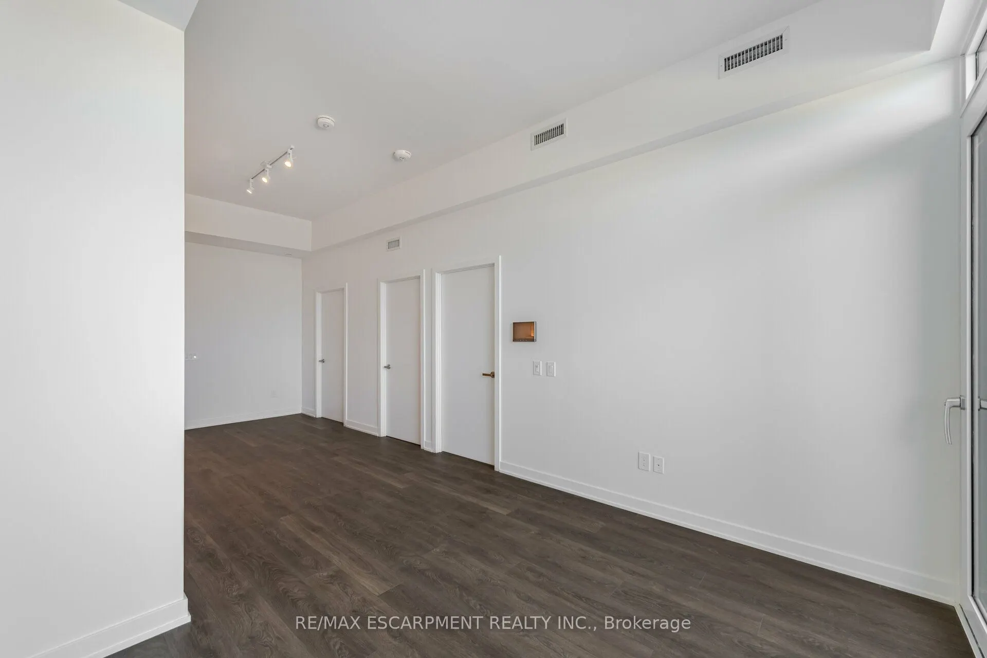 28 Ann Street W, #801