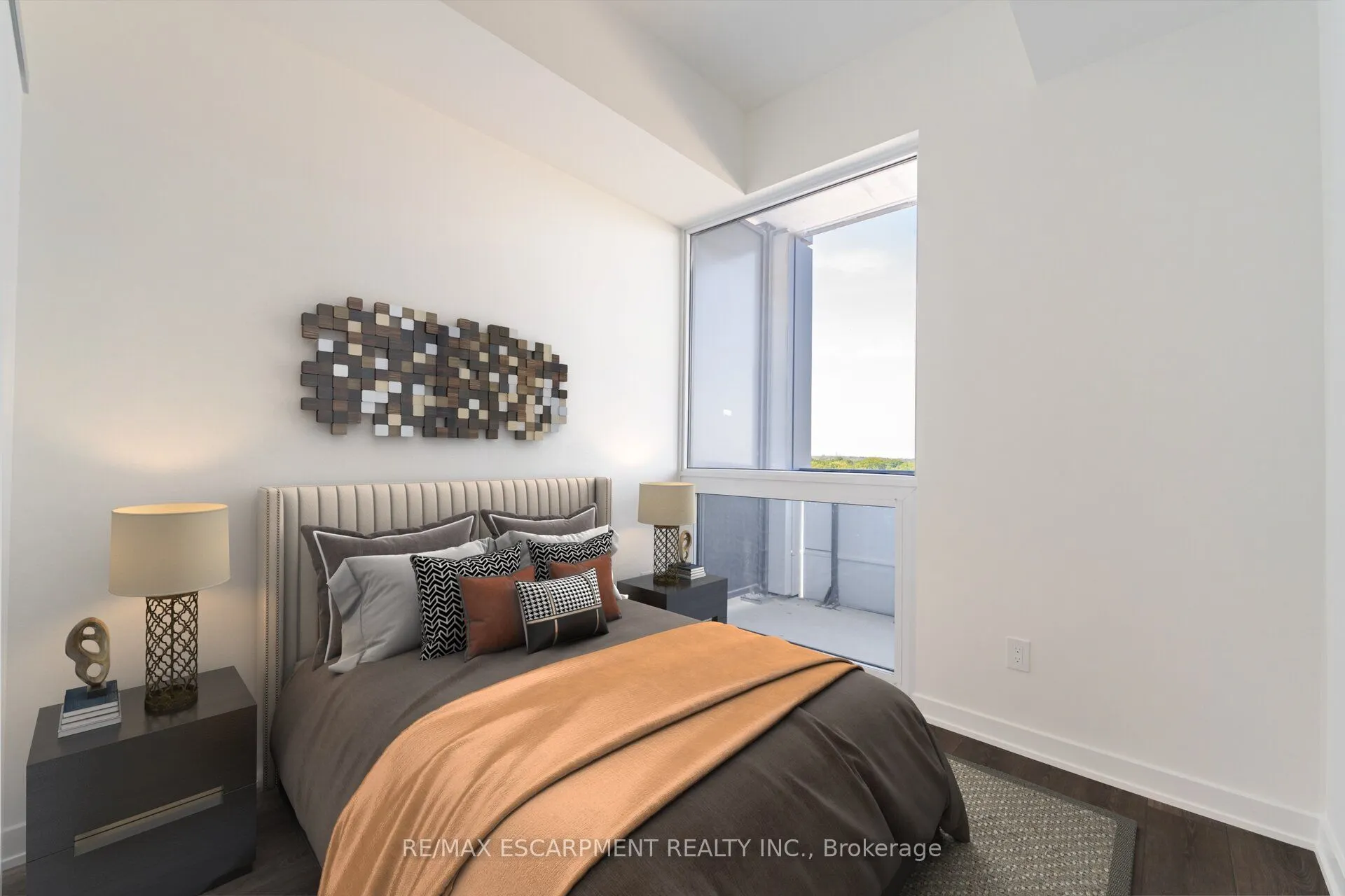 28 Ann Street W, #801