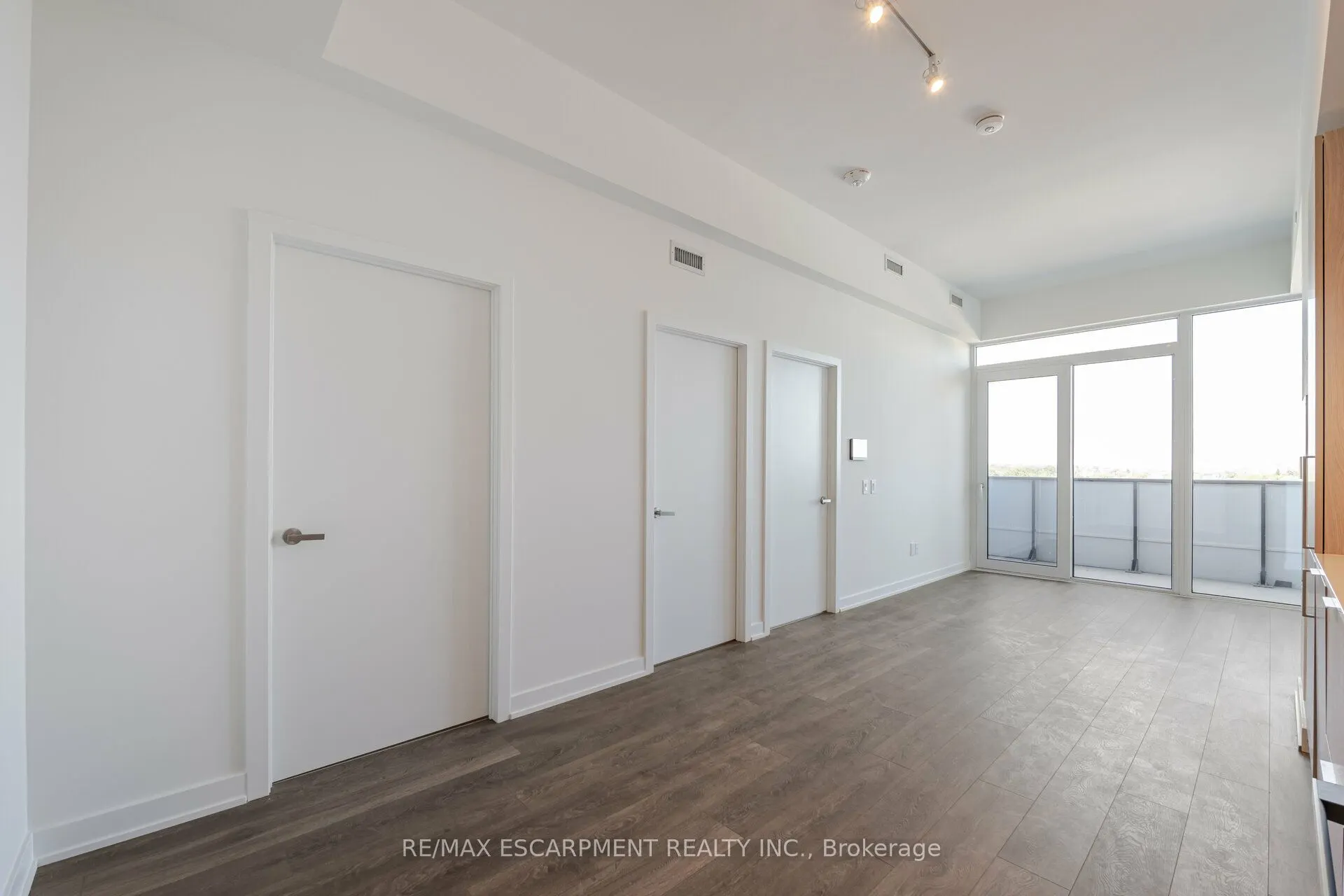 28 Ann Street W, #801