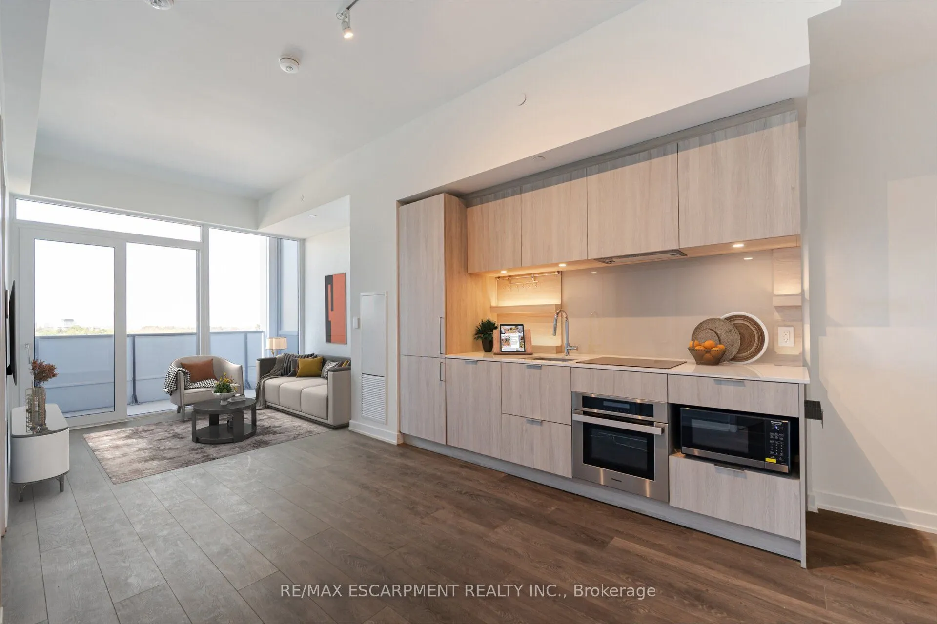 28 Ann Street W, #801