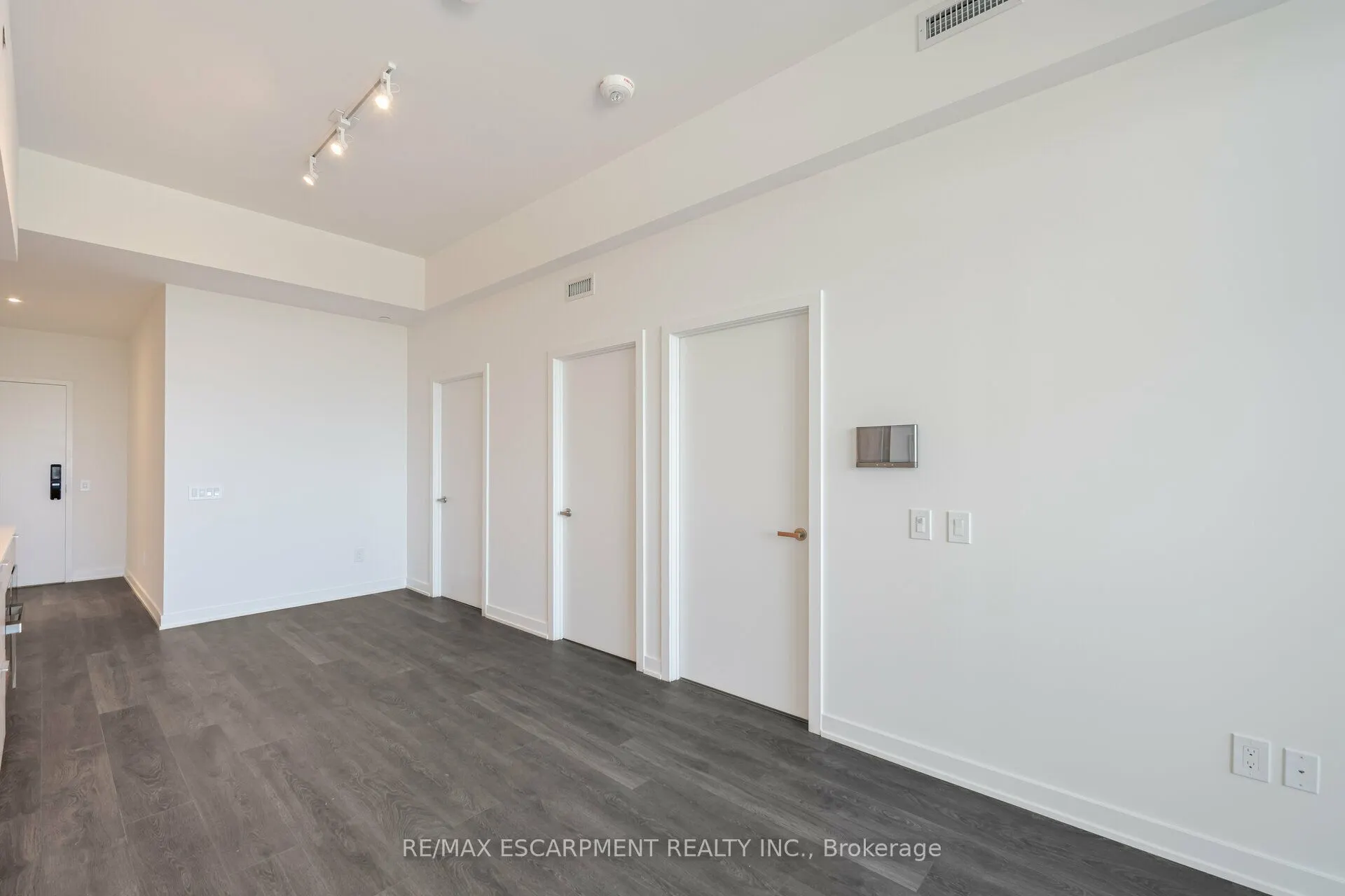 28 Ann Street W, #801