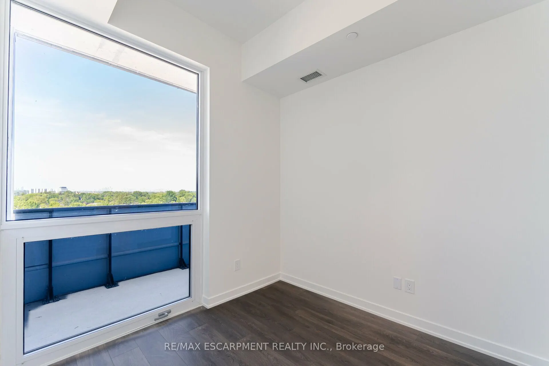 28 Ann Street W, #801