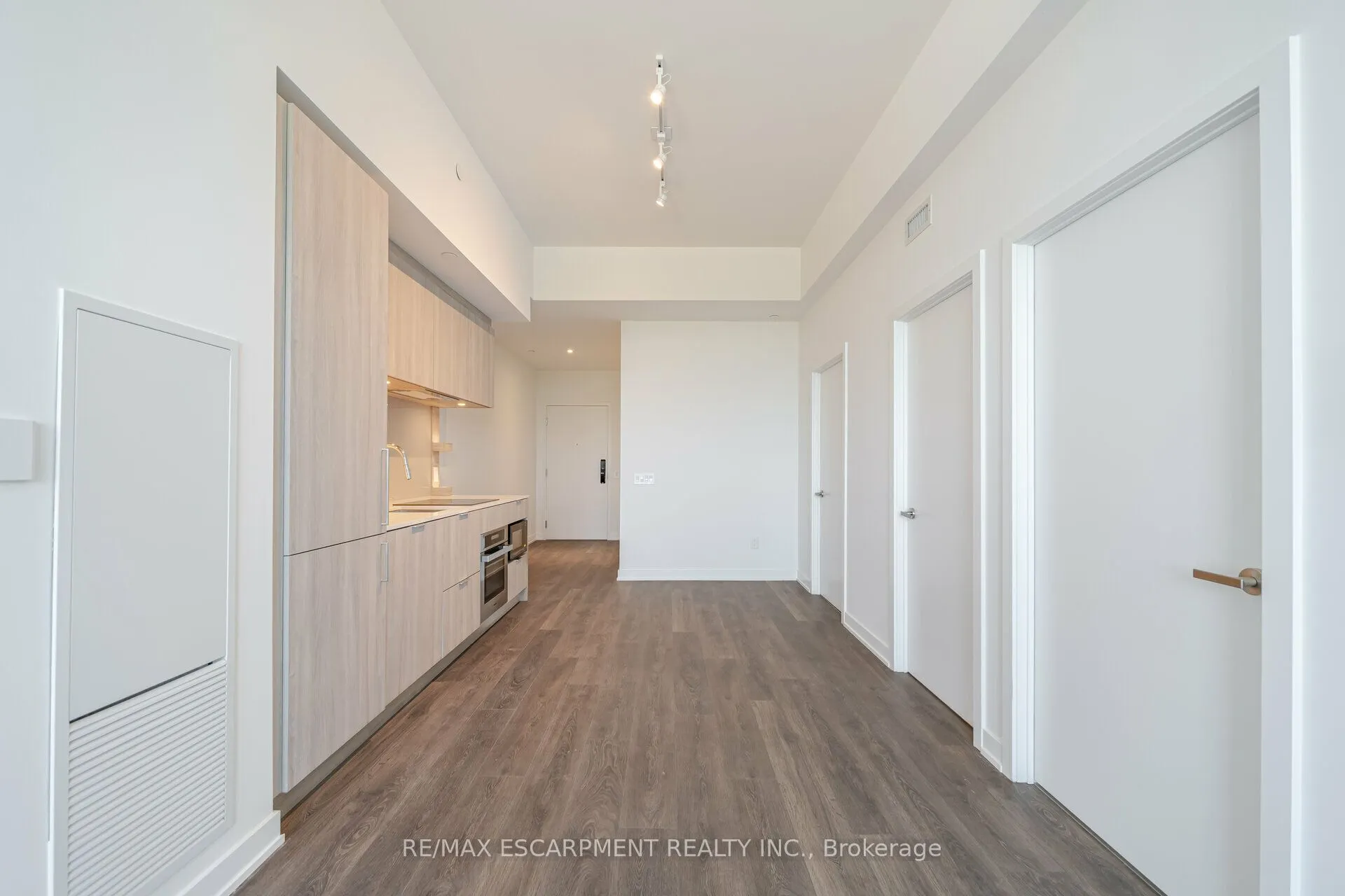 28 Ann Street W, #801
