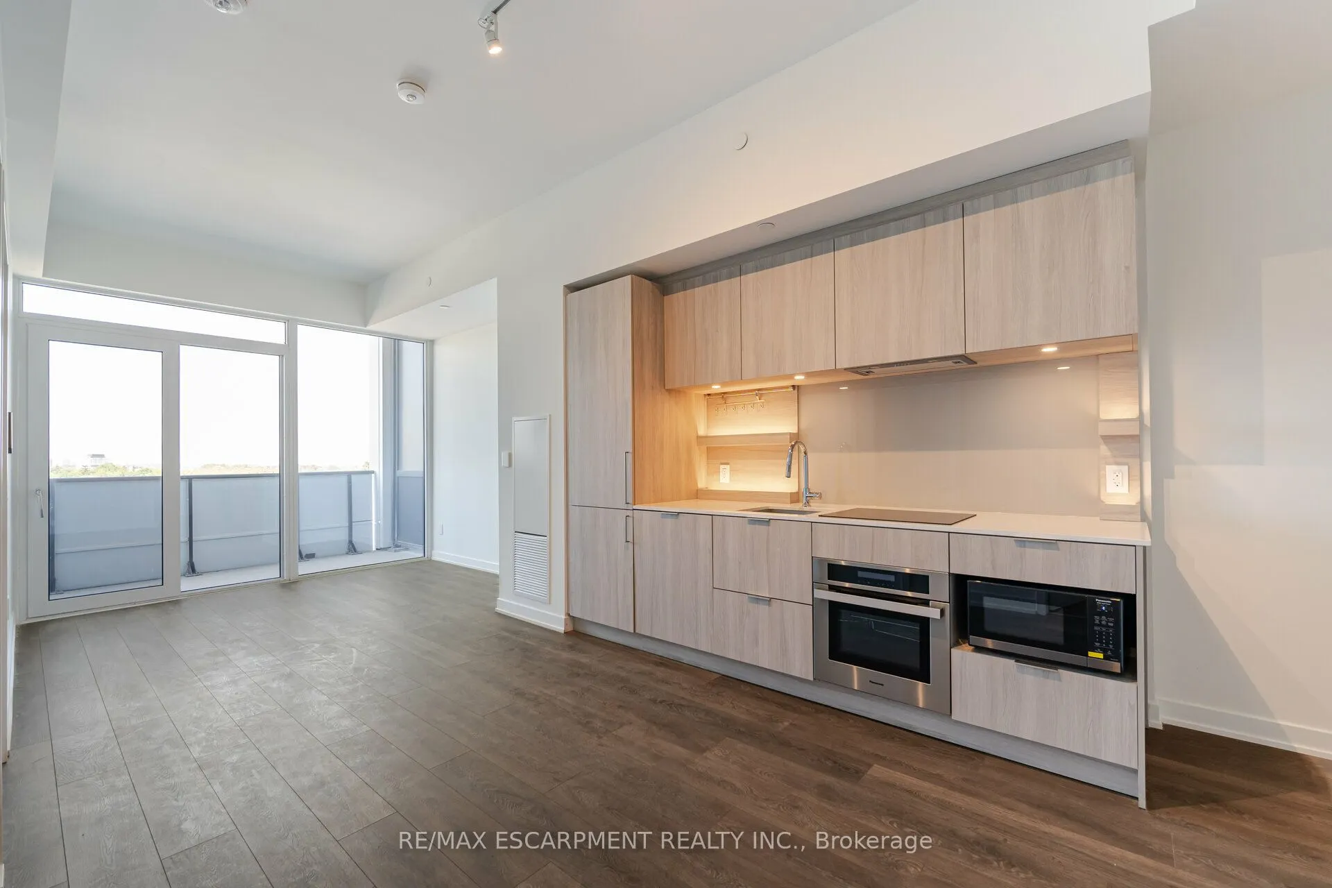 28 Ann Street W, #801