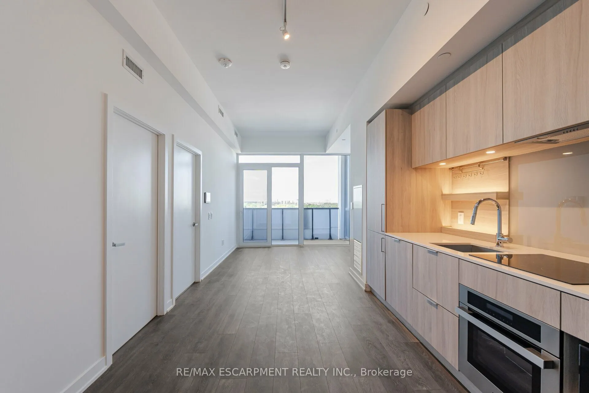 28 Ann Street W, #801
