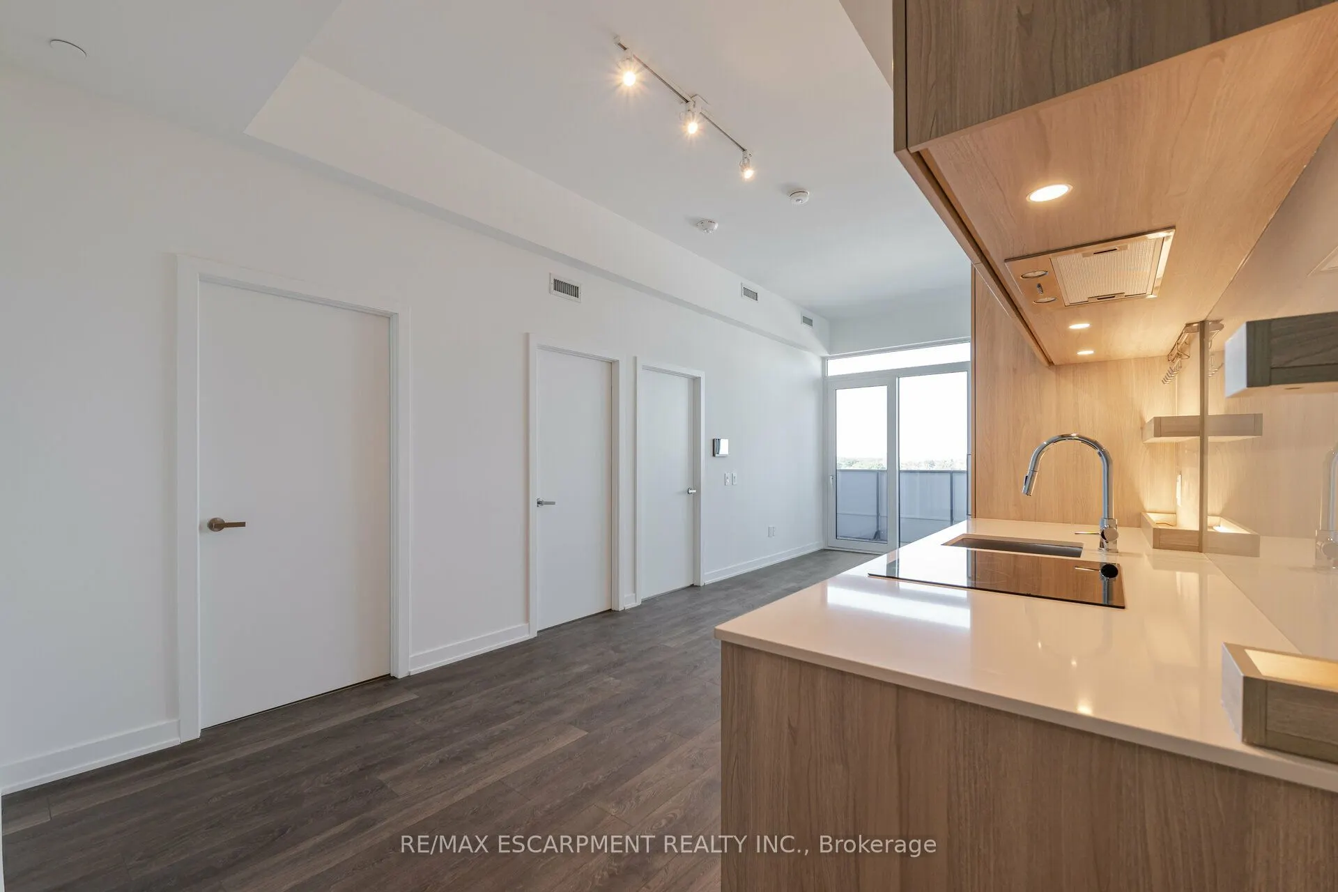 28 Ann Street W, #801