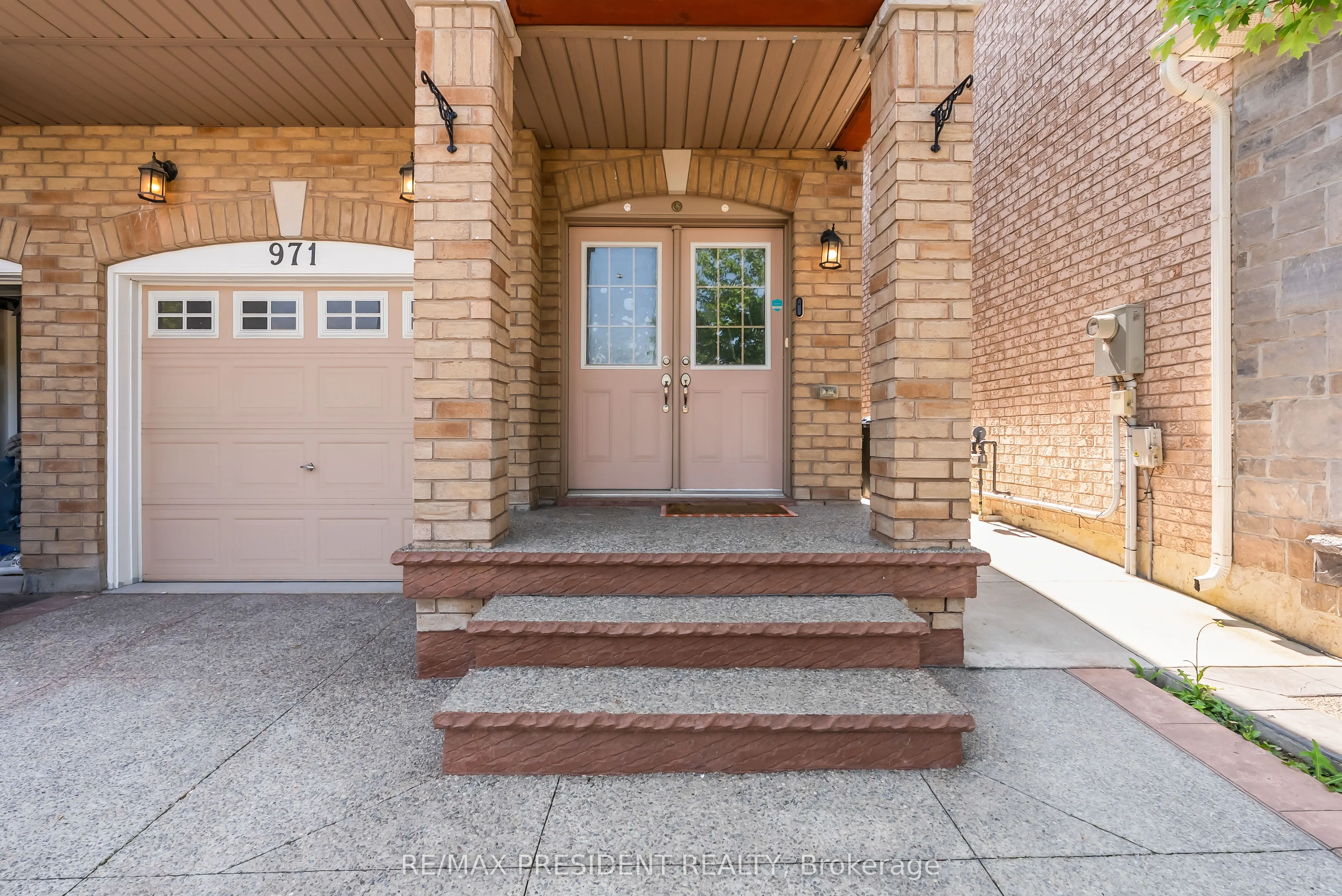 971 Francine Crescent